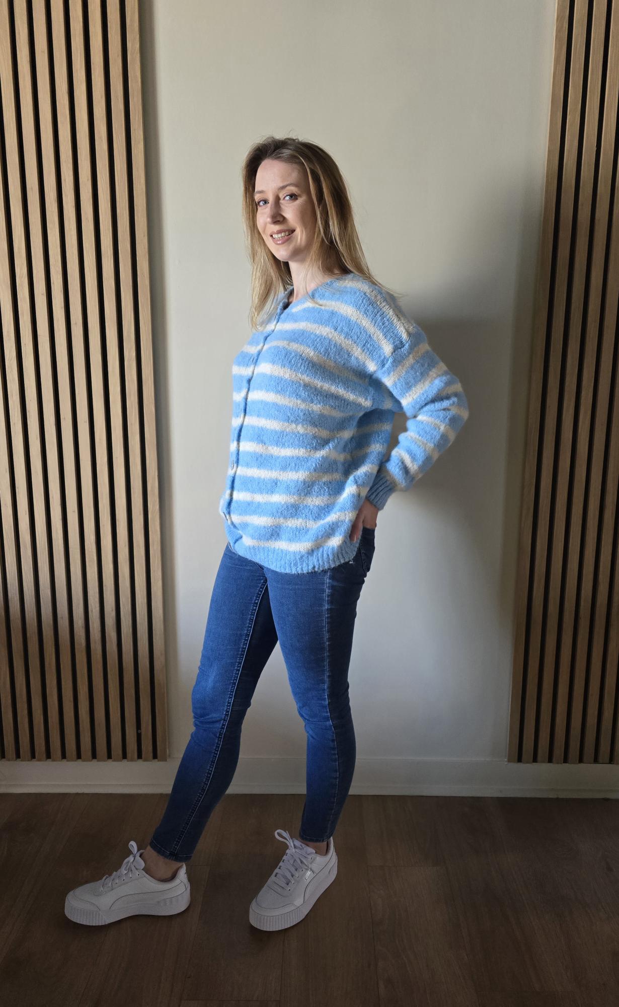 Cardigan blanc vue de dos femme – La Chica