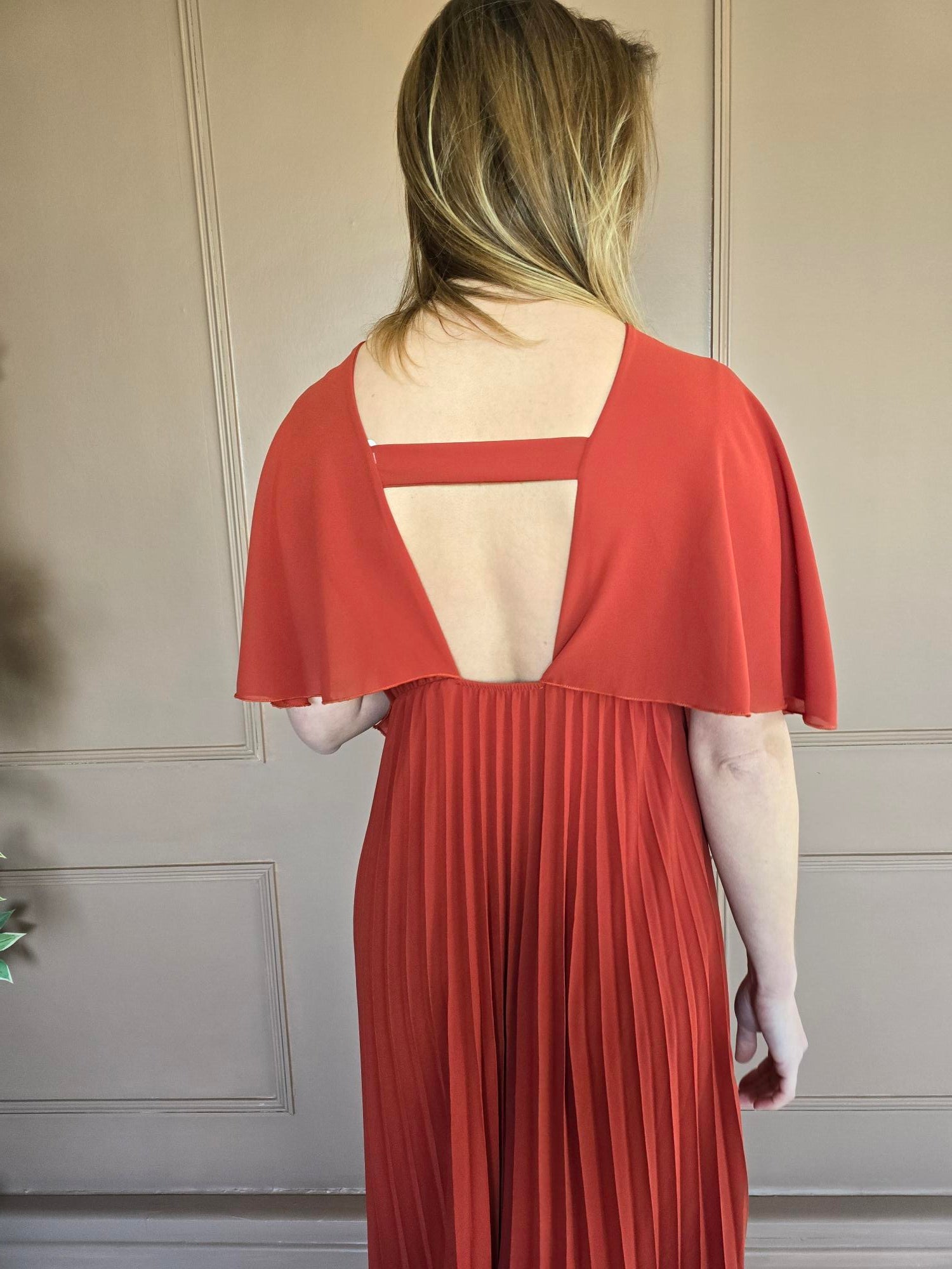 Robe longue plissée terracotta détail – La Chica