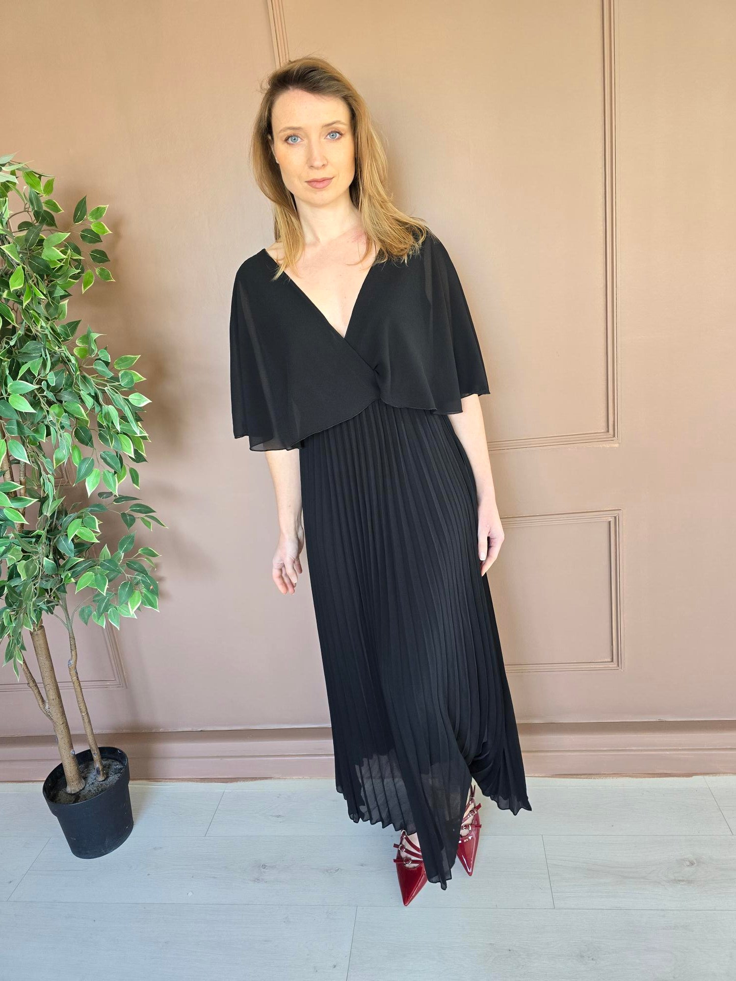Robe longue plissée noire détail – La Chica