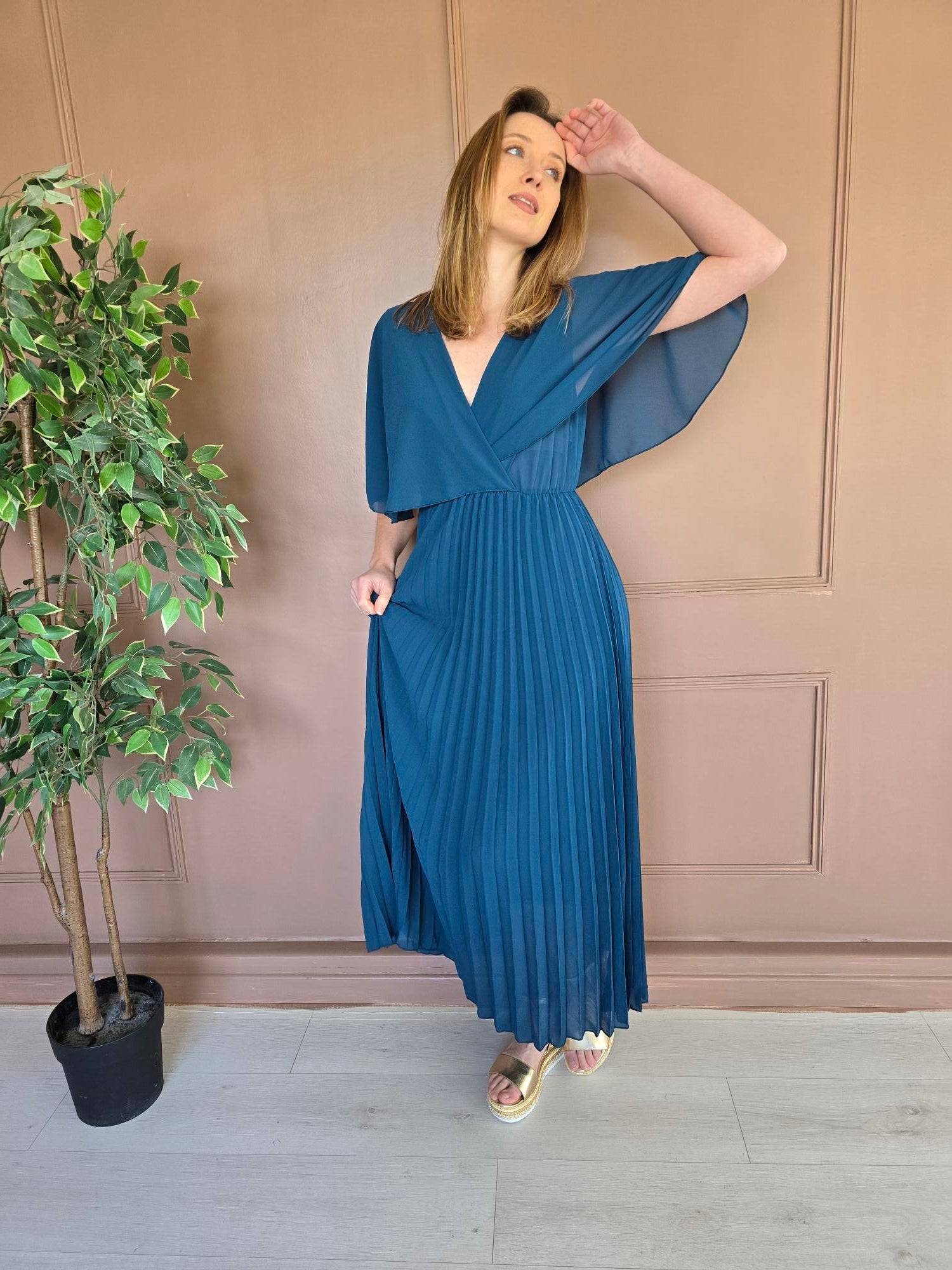 Robe longue plissée à cape femme – La Chica