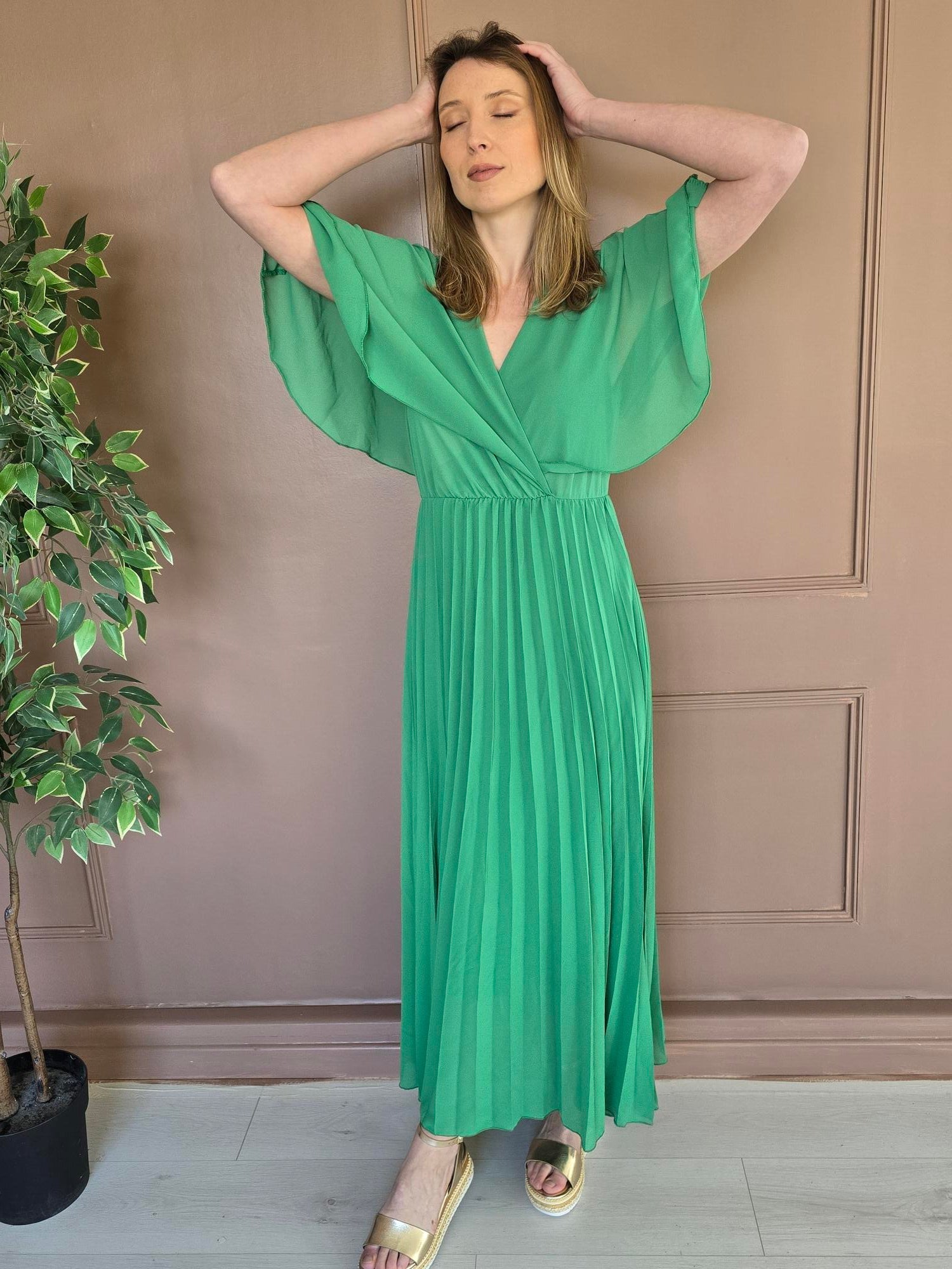 Robe longue plissée à cape détail – La Chica