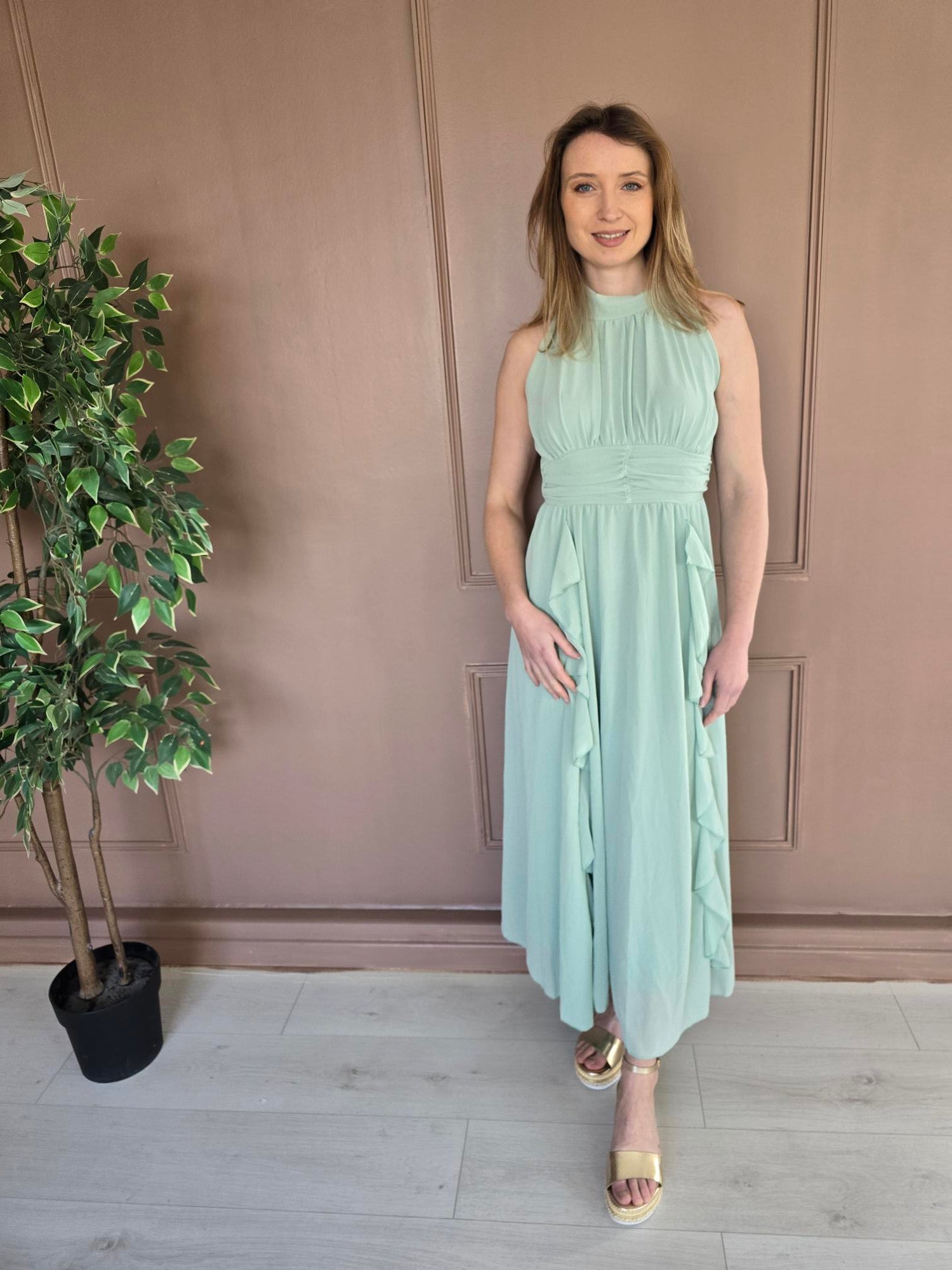 Femme portant robe longue multicolore – La Chica