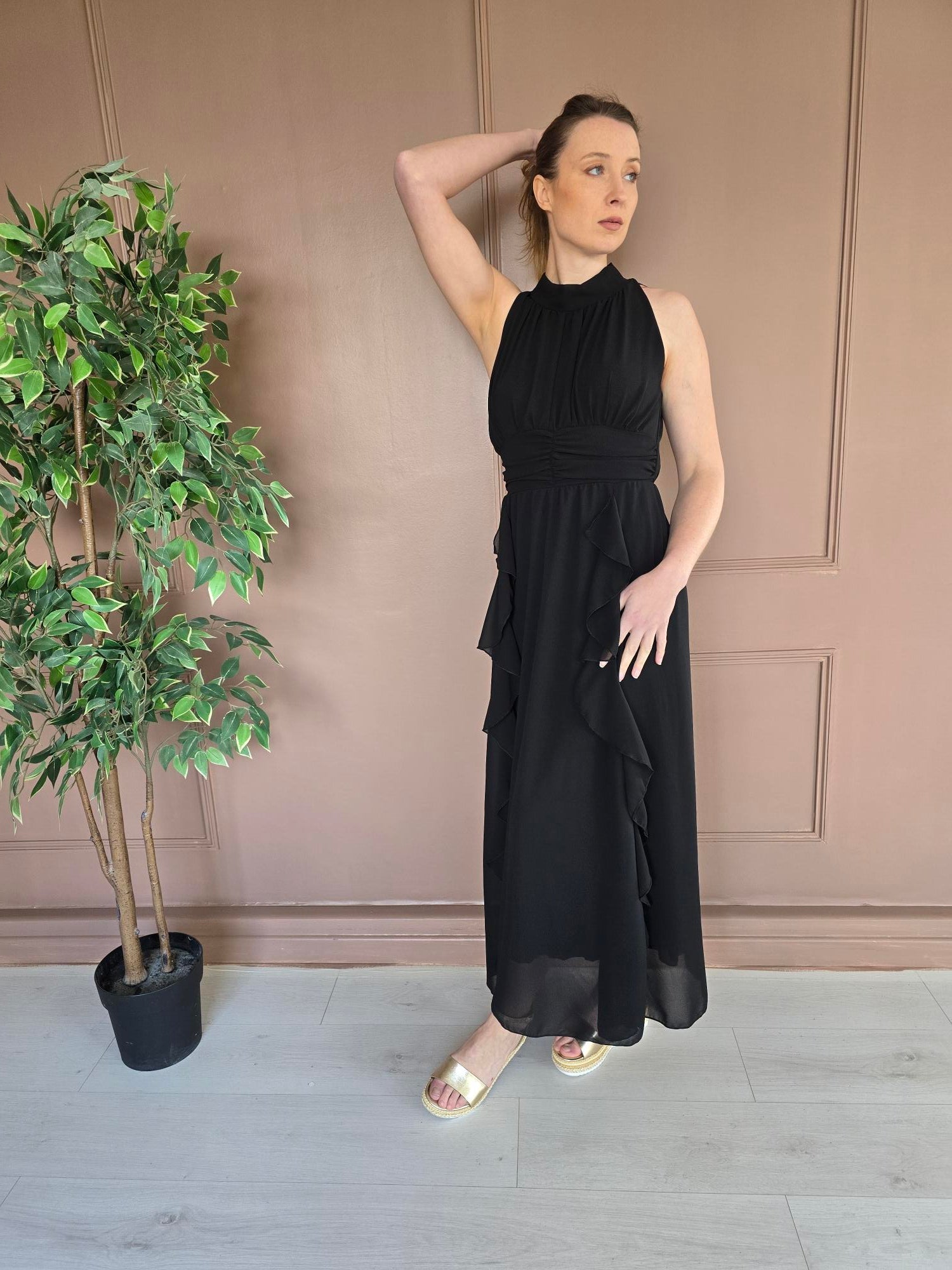 Femme portant robe longue multicolore – La Chica