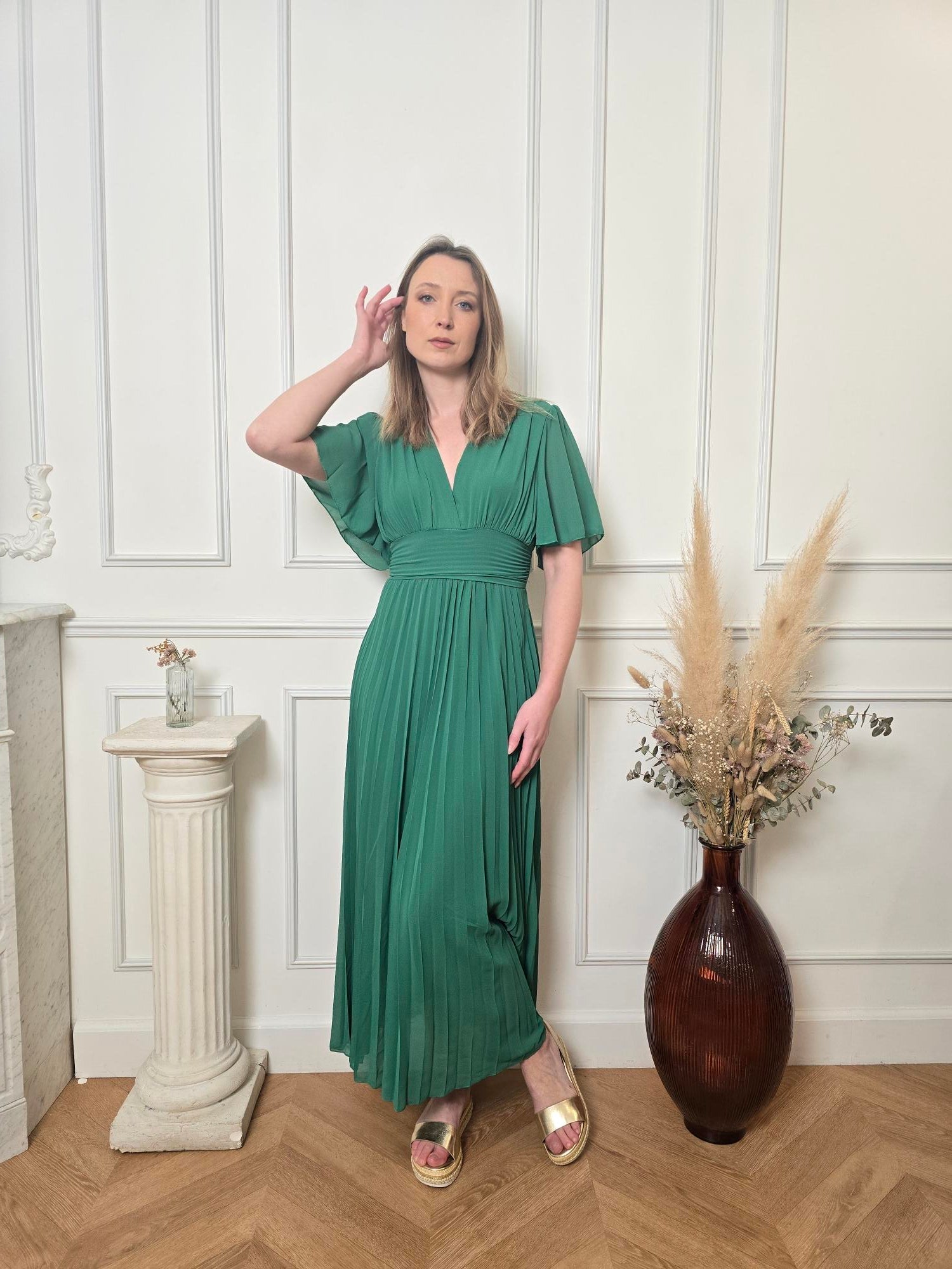Robe Longue Vert Forêt — Col V Croisé, Ceinture Froncée & Jupe Plissée La Chica