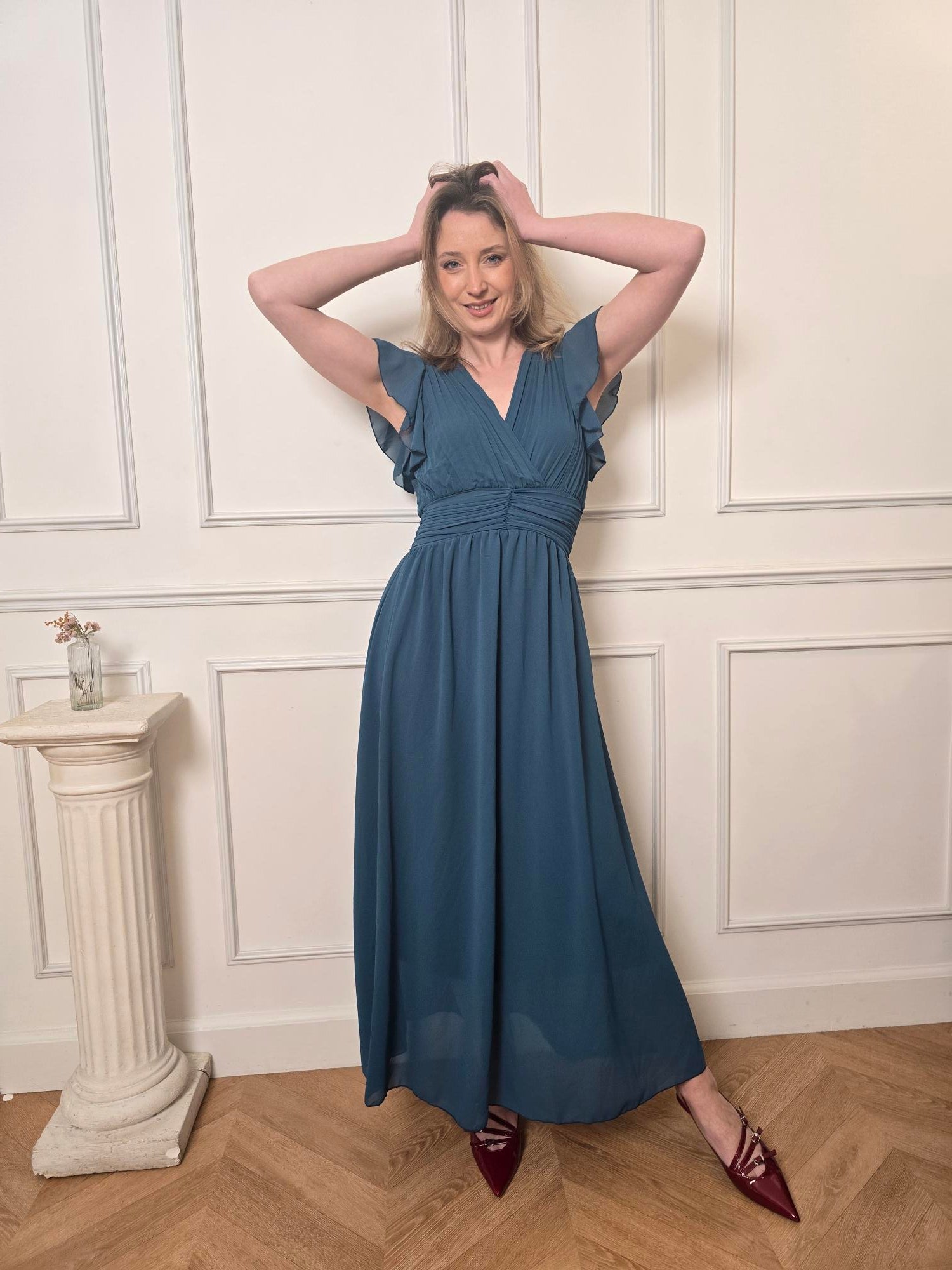 Femme portant robe longue bleu canard – La Chica
