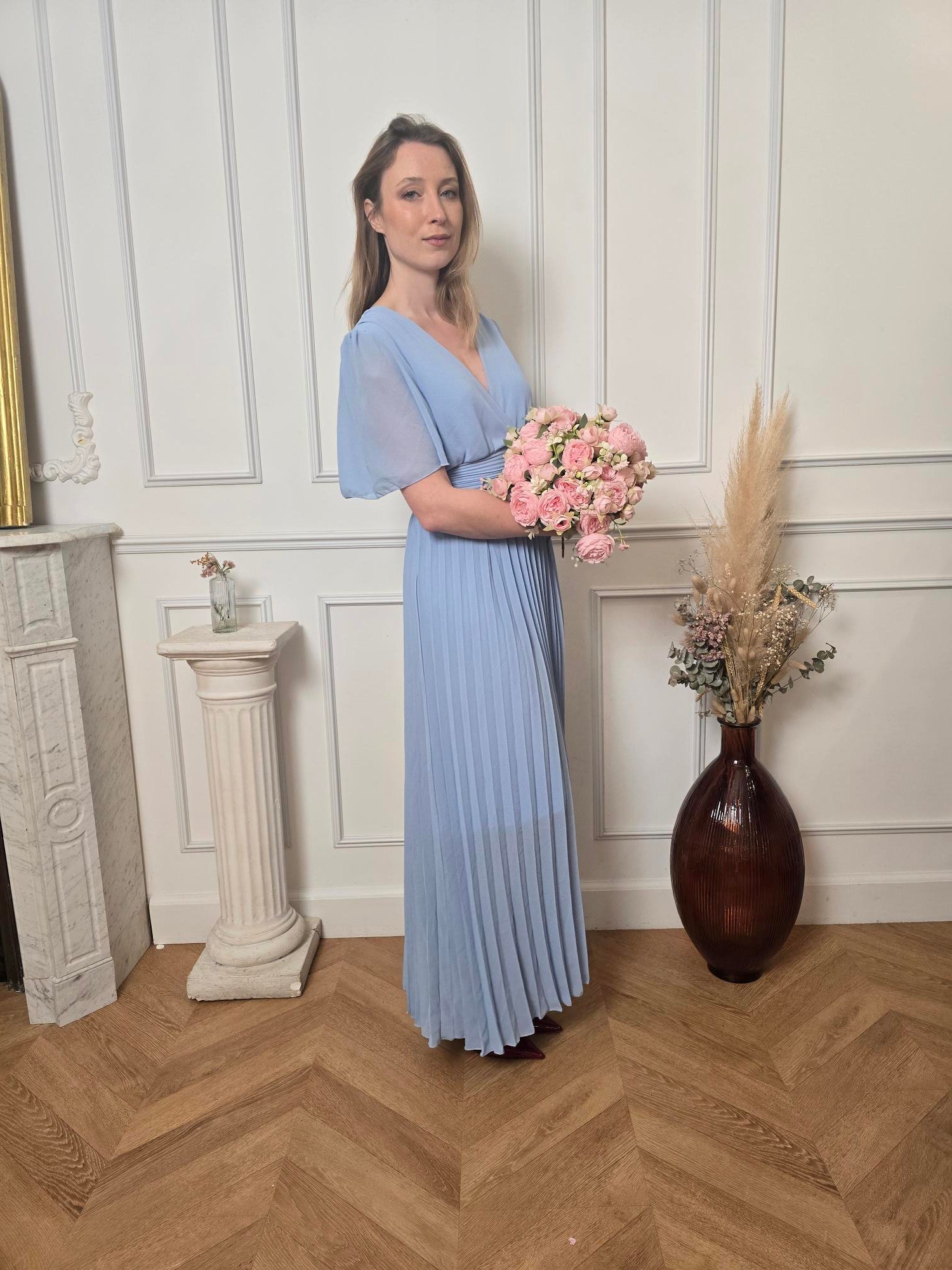 Femme portant robe longue bleu ciel – La Chica