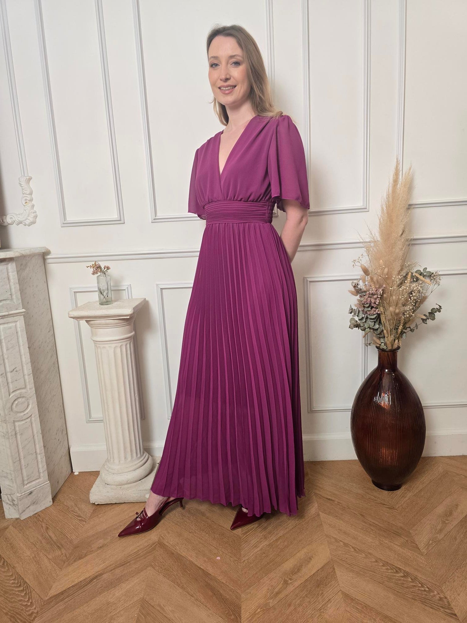 Femme portant robe longue prune – La Chica
