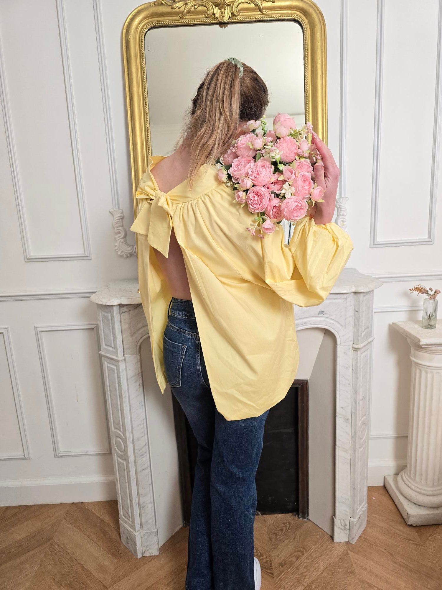 Blouse jaune détail – La Chica