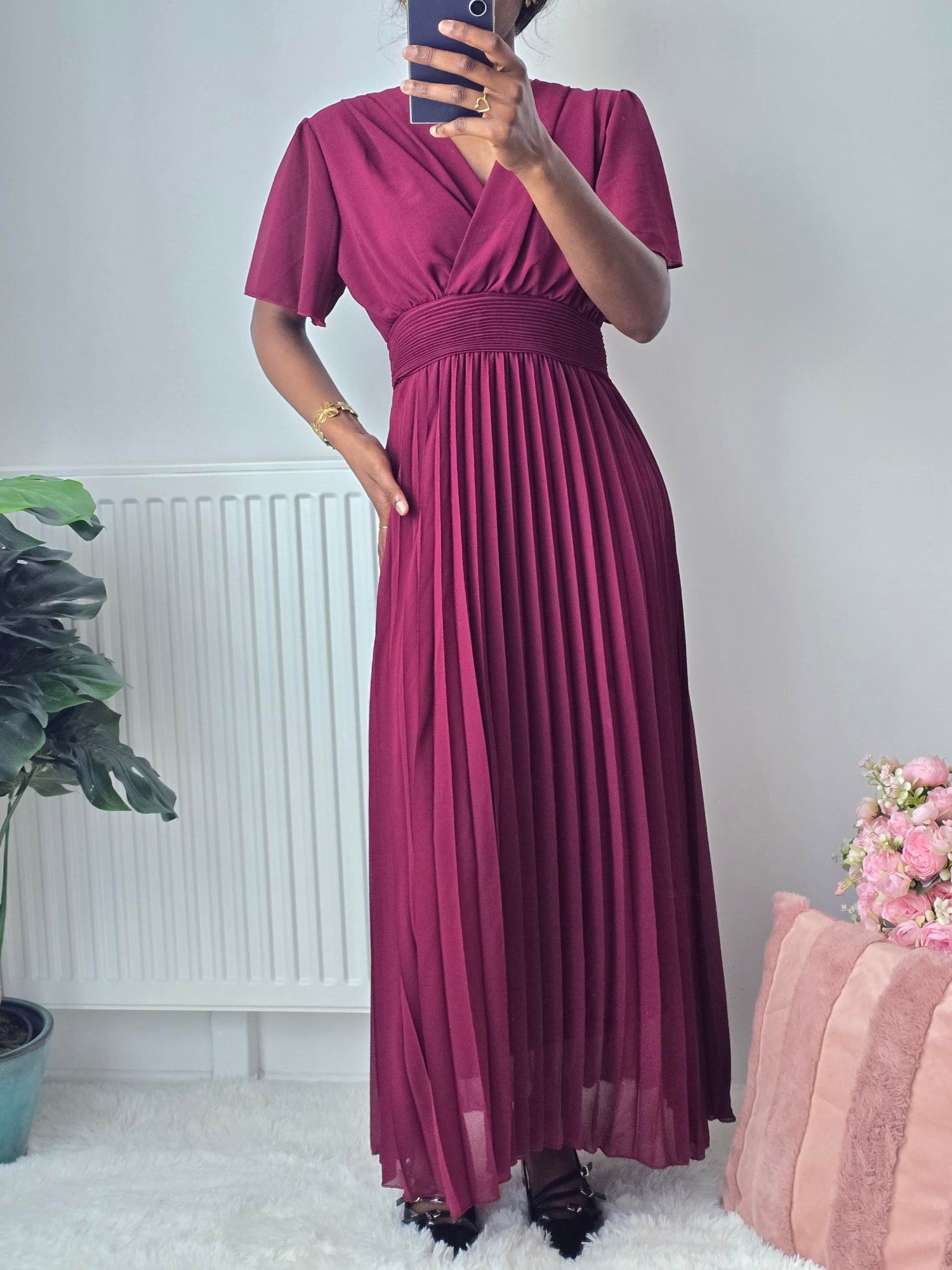Robe longue plissée bordeaux ✦ Élégance intense & silhouette sublimée La Chica