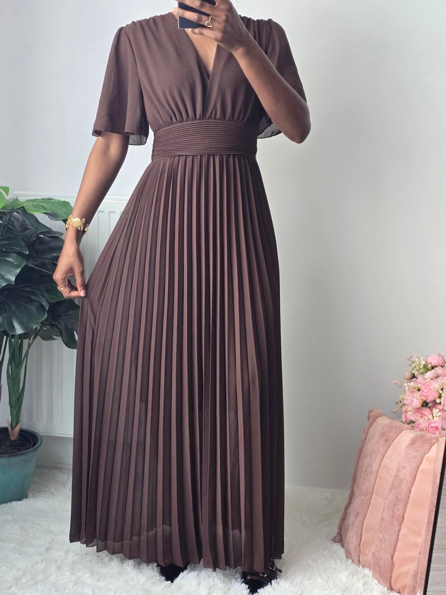 Robe longue plissée marron chocolat ✦ Élégance intense & silhouette raffinée La Chica