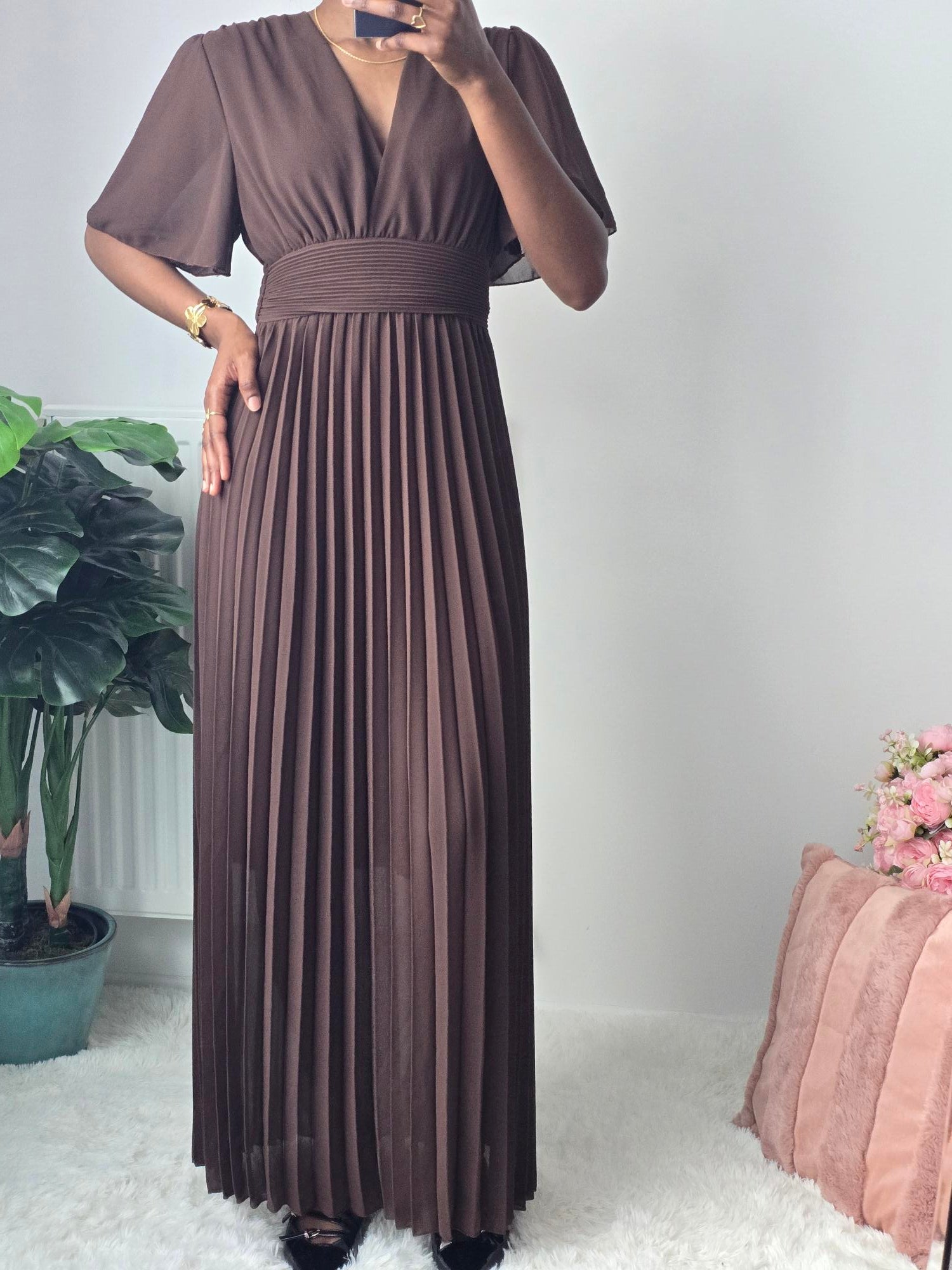 Robe longue plissée marron chocolat ✦ Élégance intense & silhouette raffinée La Chica
