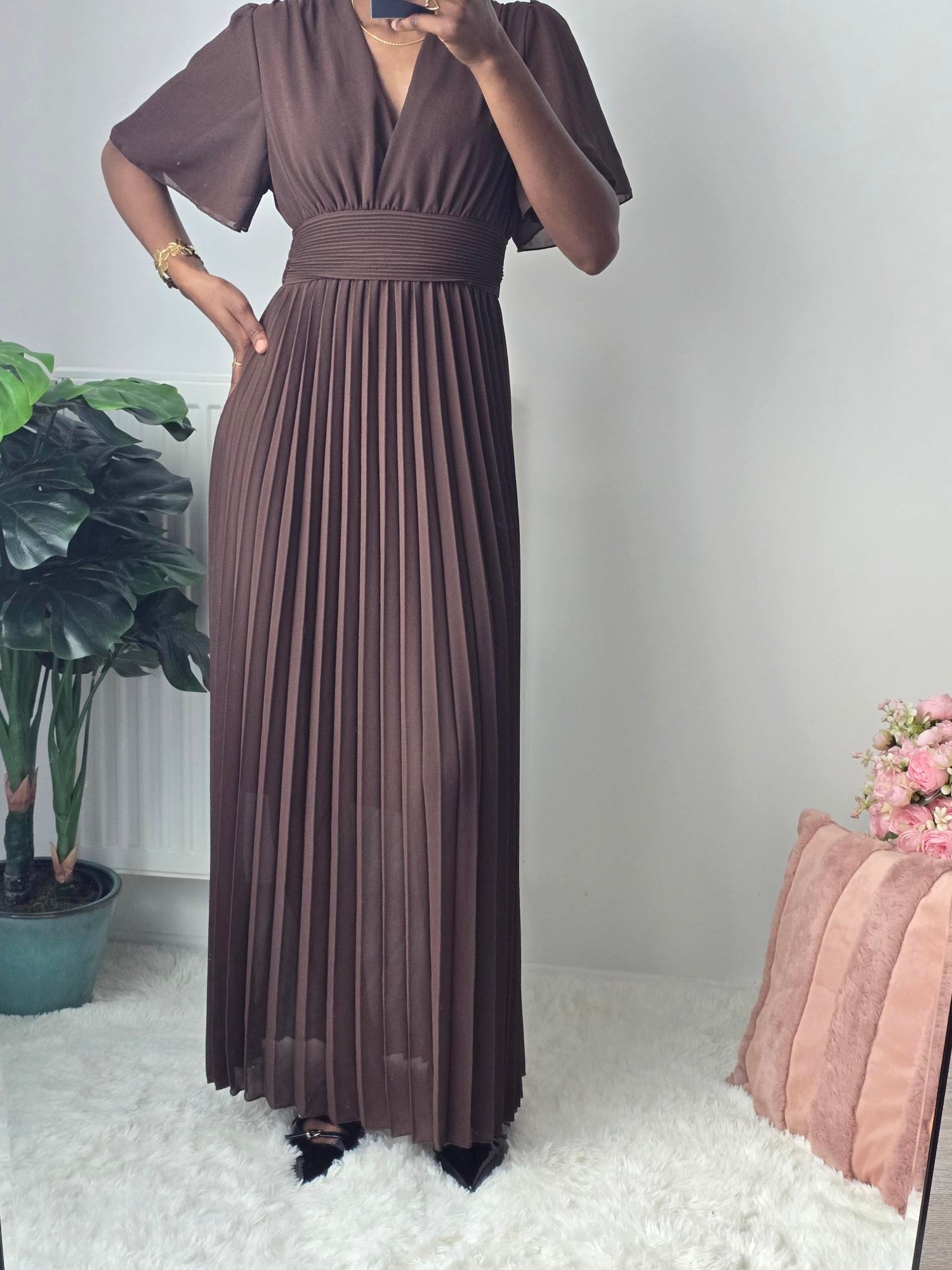 Robe longue plissée marron chocolat ✦ Élégance intense & silhouette raffinée La Chica