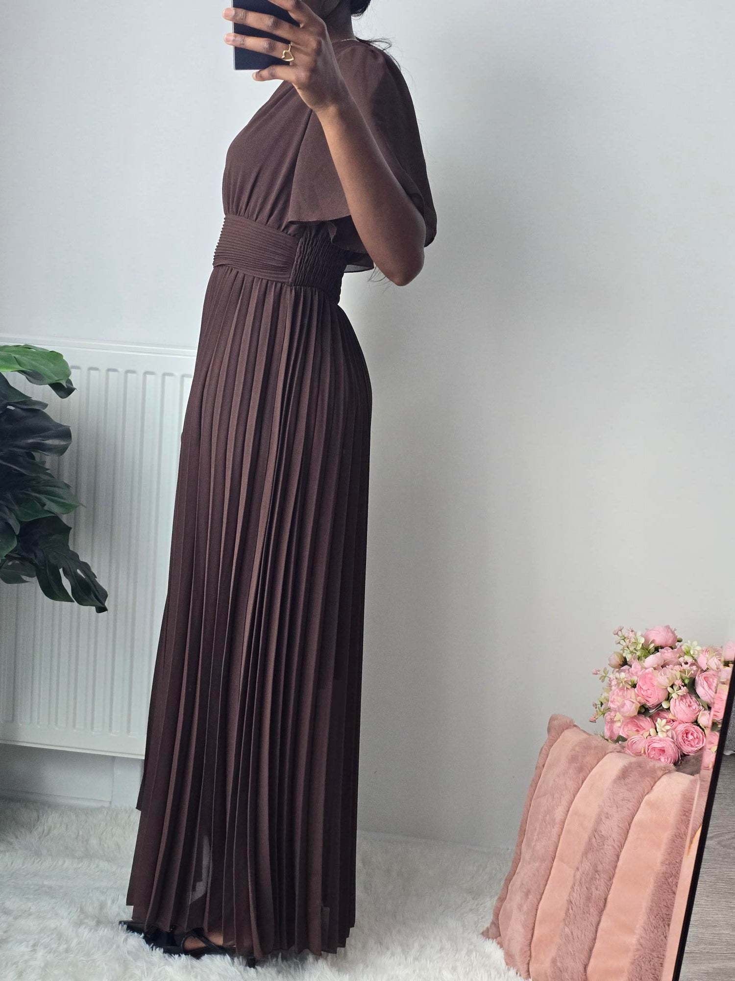 Robe longue plissée marron chocolat ✦ Élégance intense & silhouette raffinée La Chica