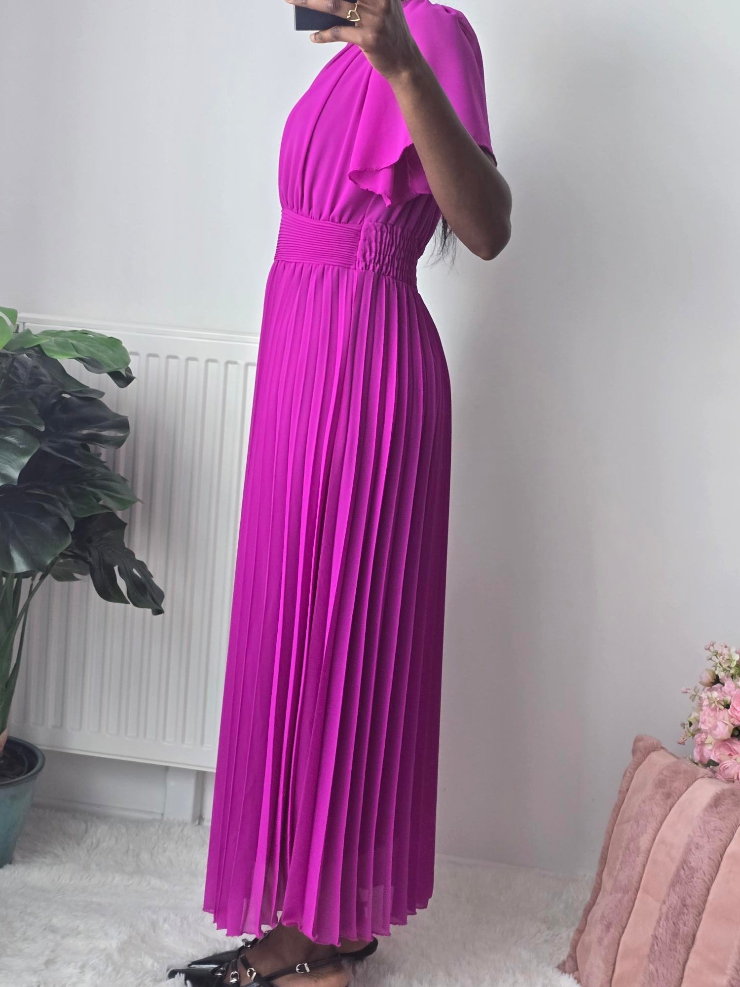 Robe longue plissée fuchsia ✦ Élégance fluide & taille marquée La Chica