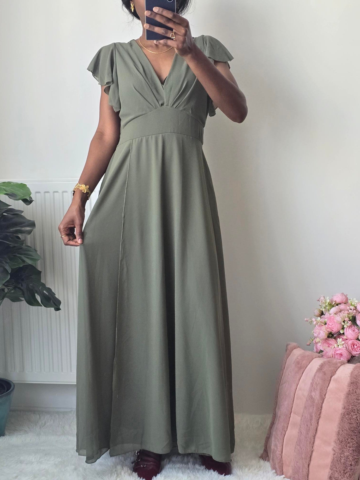 Robe longue kaki plissée ✦ Élégance naturelle et raffinement discret La Chica