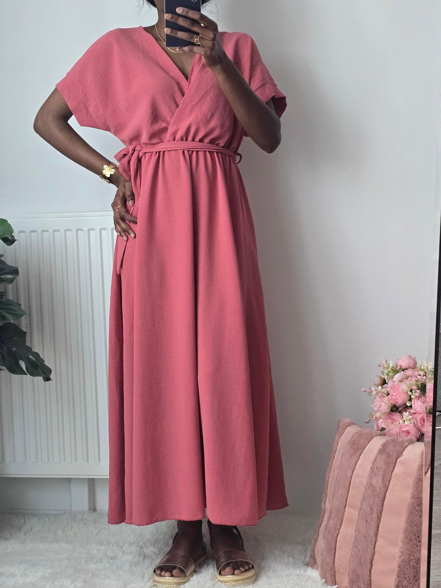 Robe longue plissée fuchsia pâle ✦ Élégance intense & silhouette sublimée La Chica