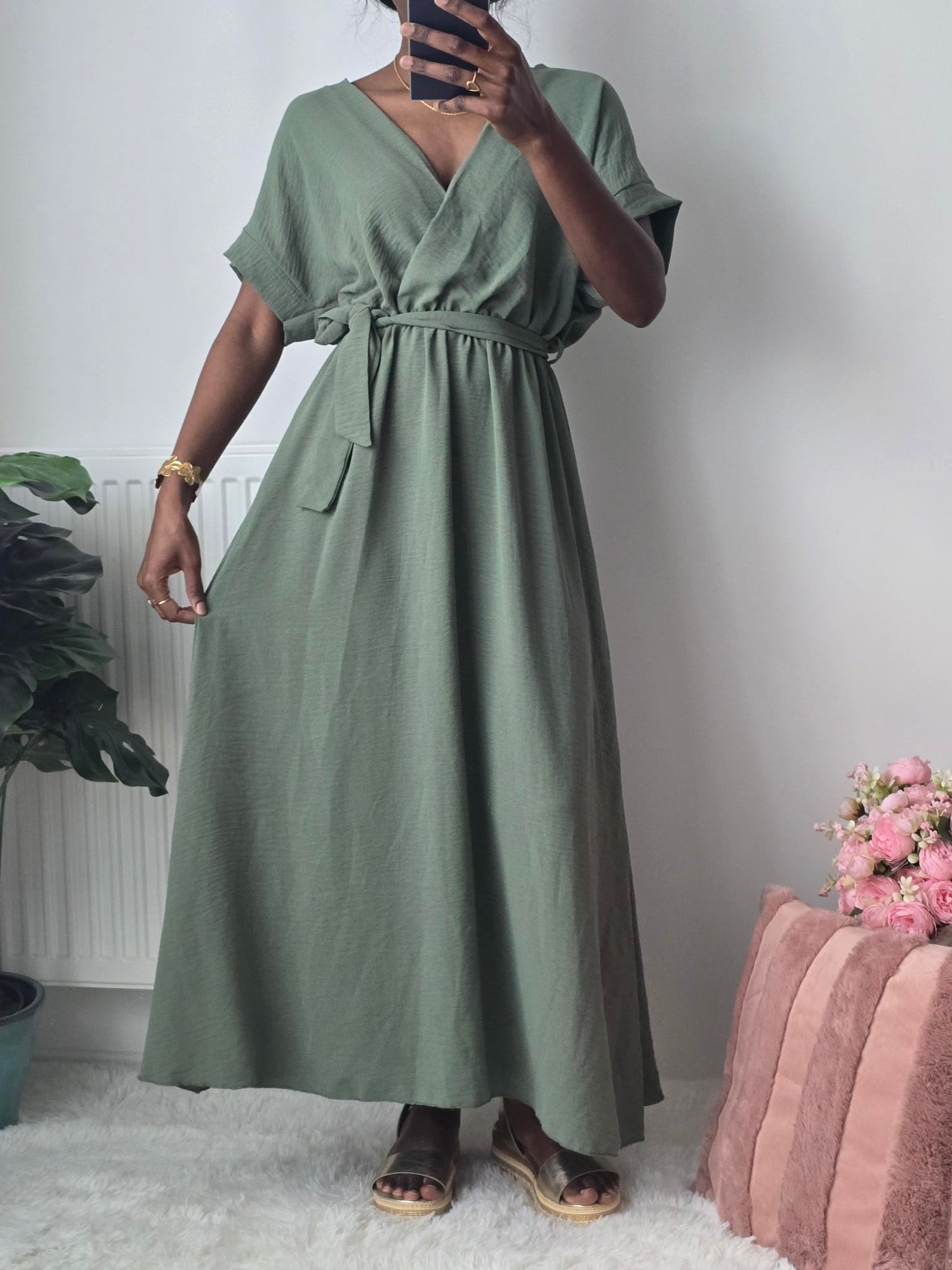 Robe longue cache-cœur kaki ✦ Esprit nature & fluidité absolue La Chica