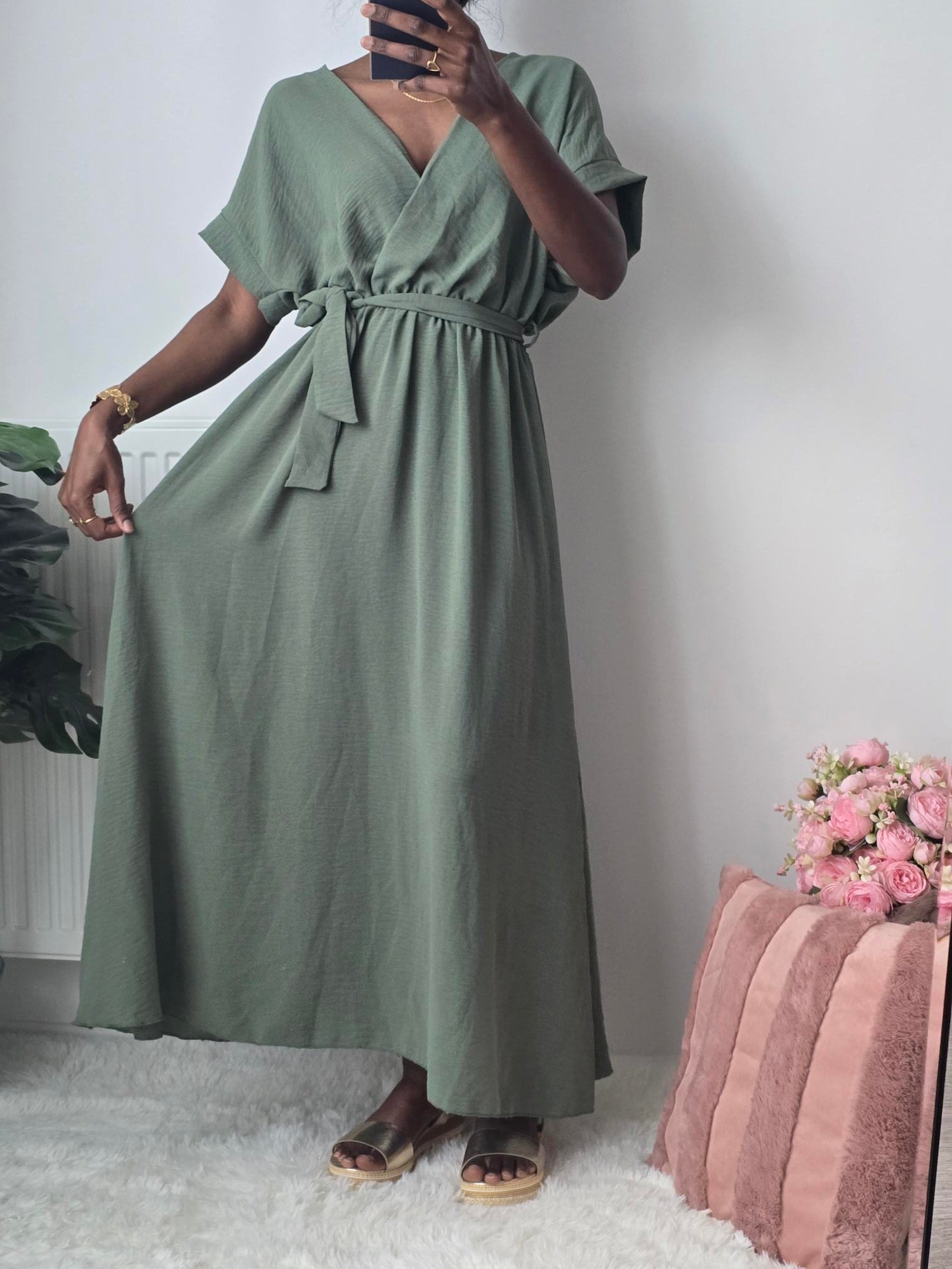 Robe longue cache-cœur kaki ✦ Esprit nature & fluidité absolue La Chica