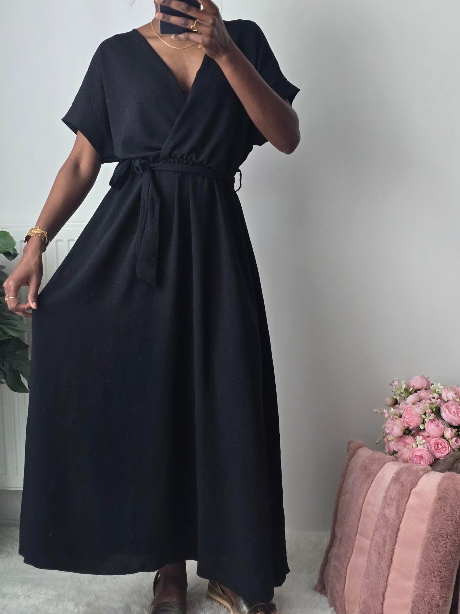 Robe longue drapée noire ✦ Glamour envoûtant & ligne épurée La Chica