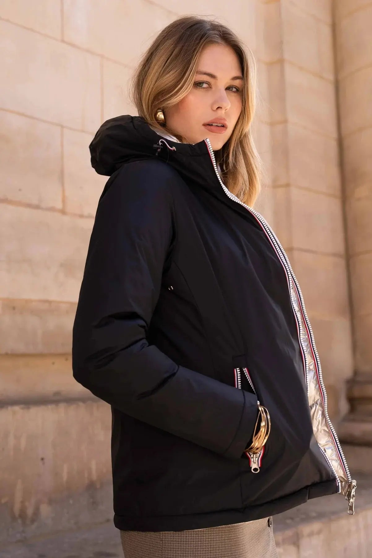 DOUDOUNE COURTE REVERSIBLE NOIR DORE LAURA JO La Chica