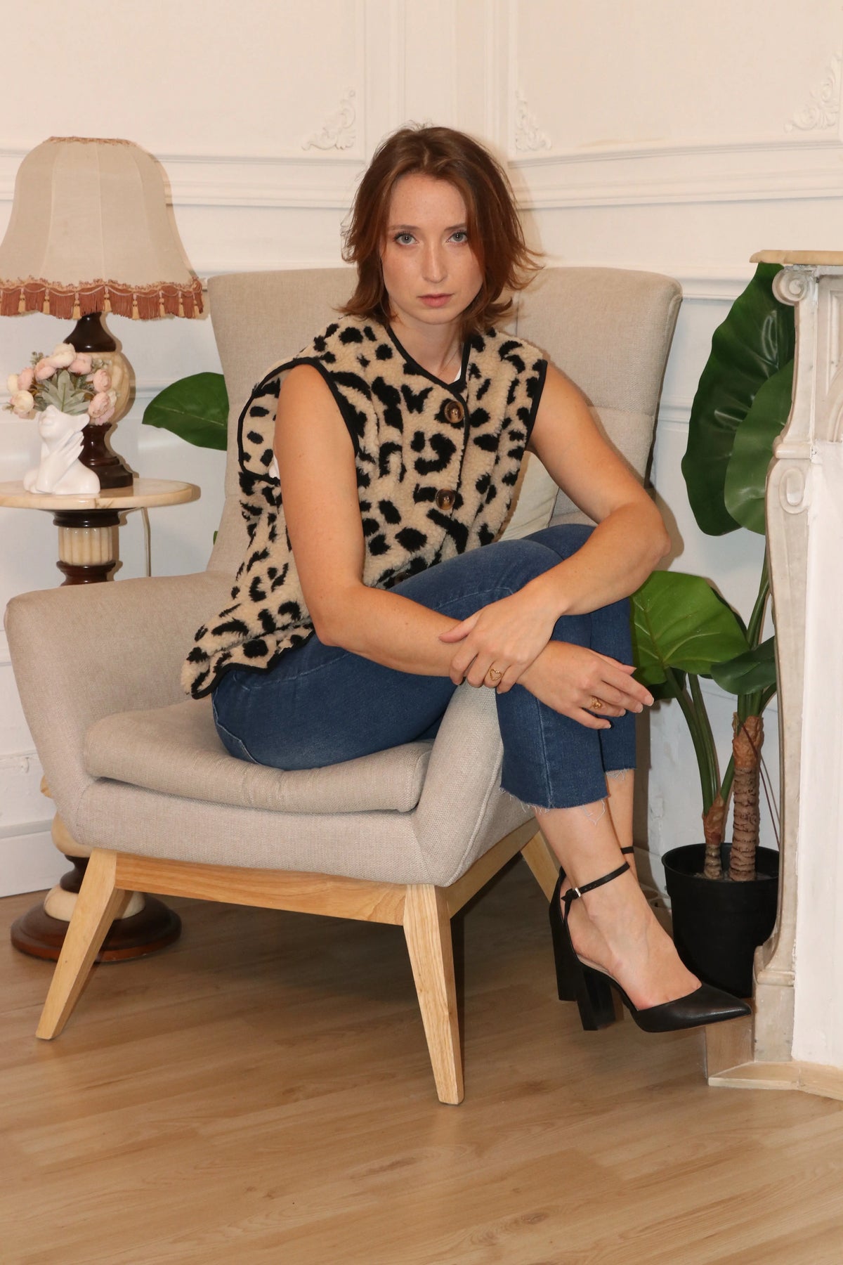 Femme portant gilet – La Chica