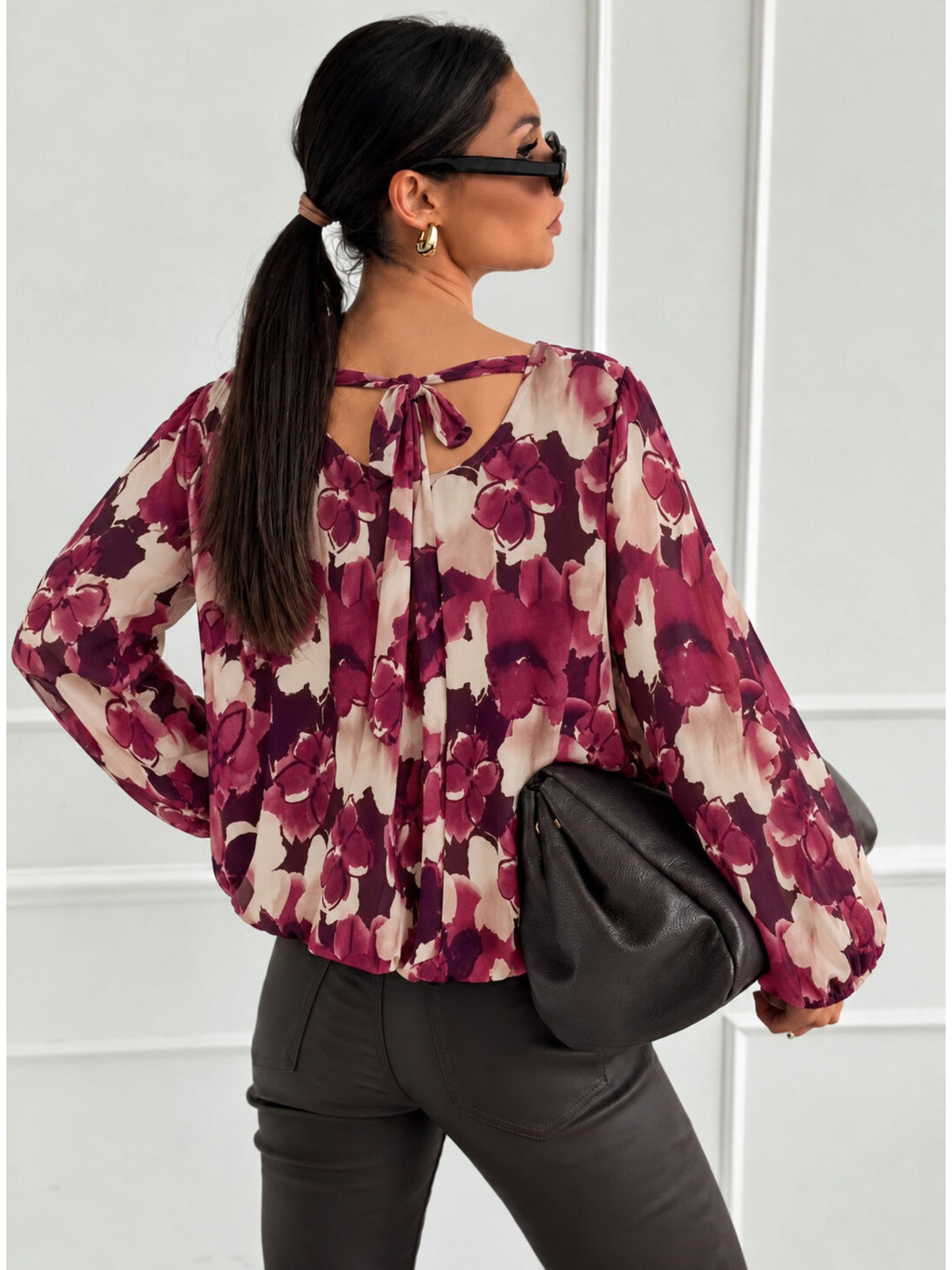 Blouse fluide imprimé fleuri col rond et noeud au dos bordeaux pour femme, La Chica, vue 1