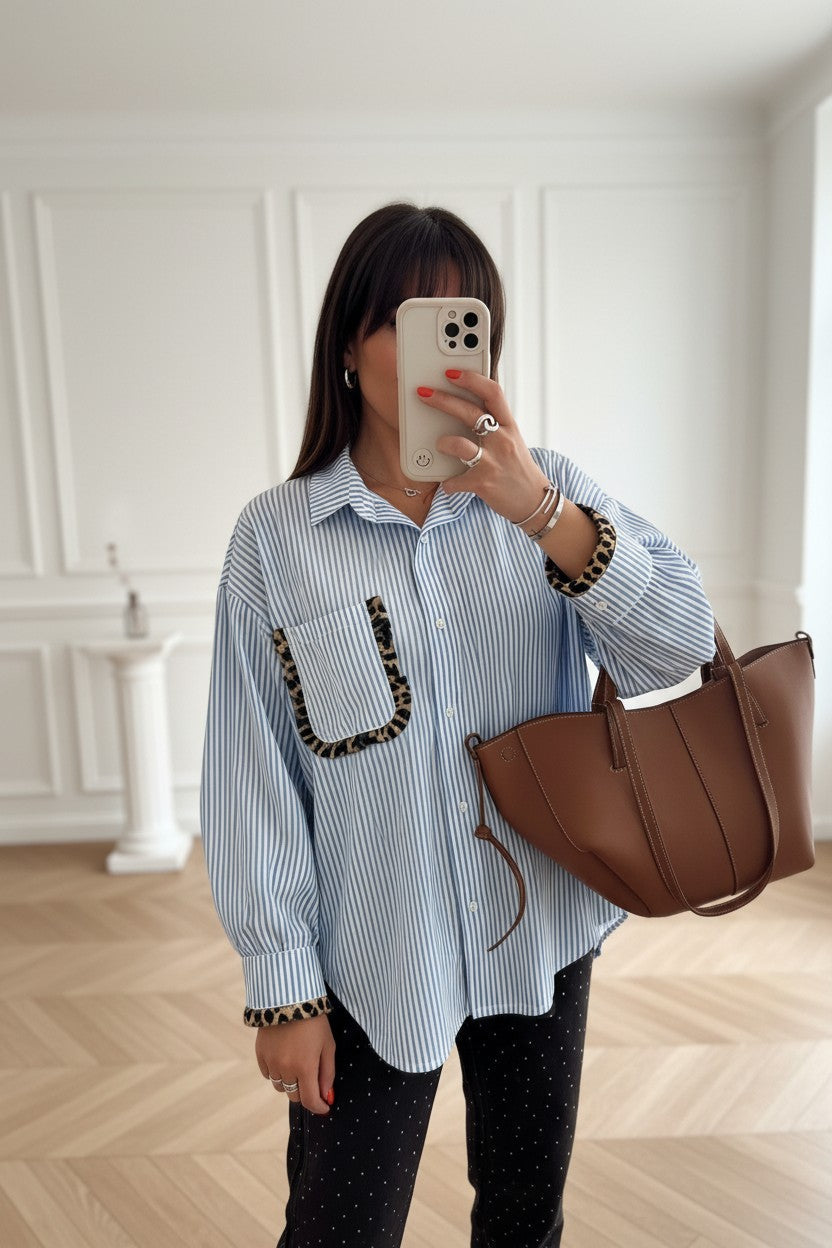 Chemise Oversize ✦ Rayures Bleu & Blanc ✦ Détails Léopard ✦ Élégance Audacieuse La Chica