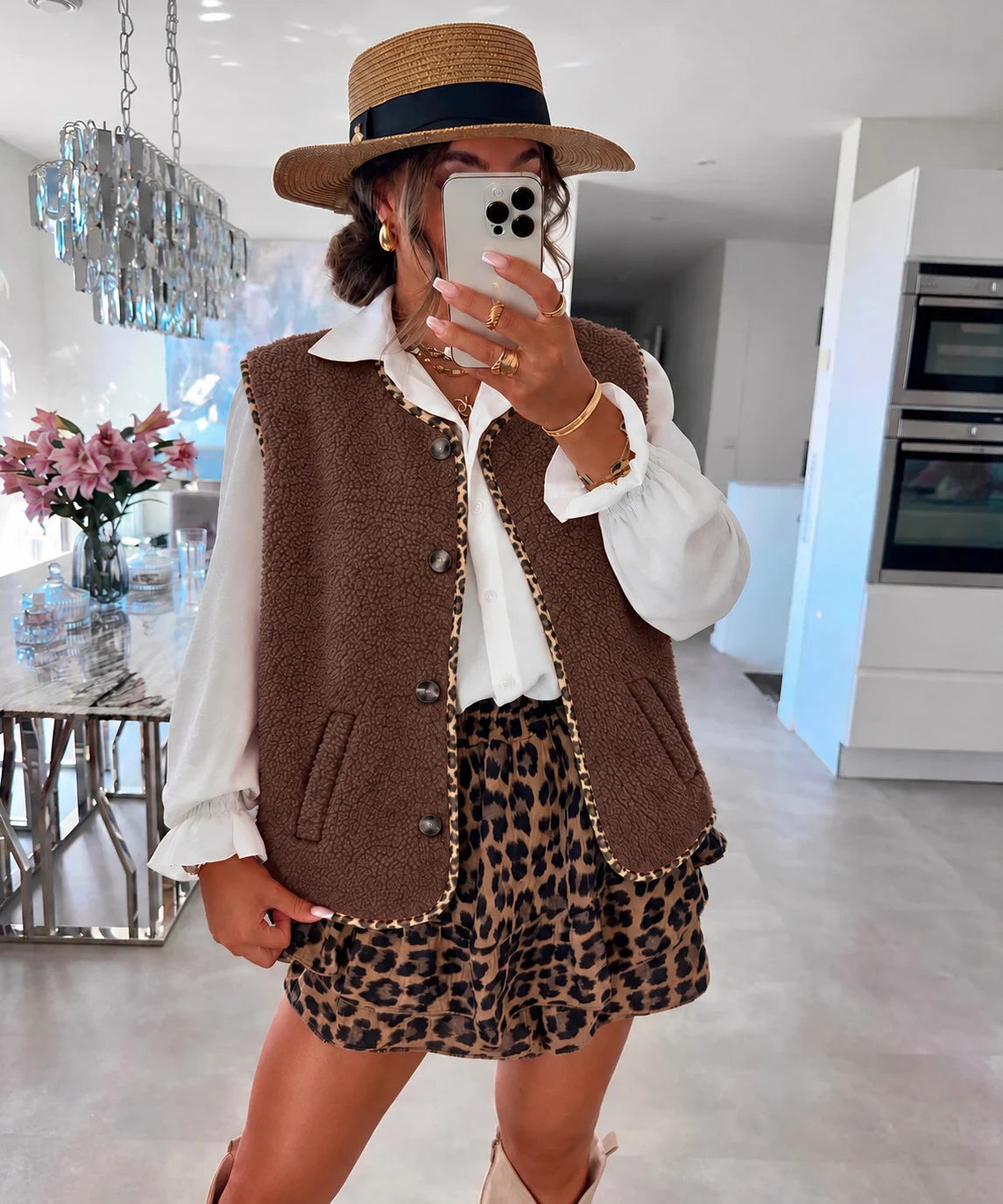 Gilet teddy sans manches à liseré léopard marron foncé pour femme – La Chica