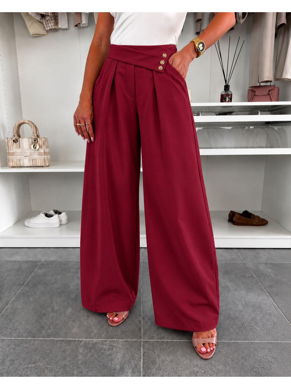 Pantalon large ceinture asymétrique taille élastique et poches bordeaux pour femme, La Chica