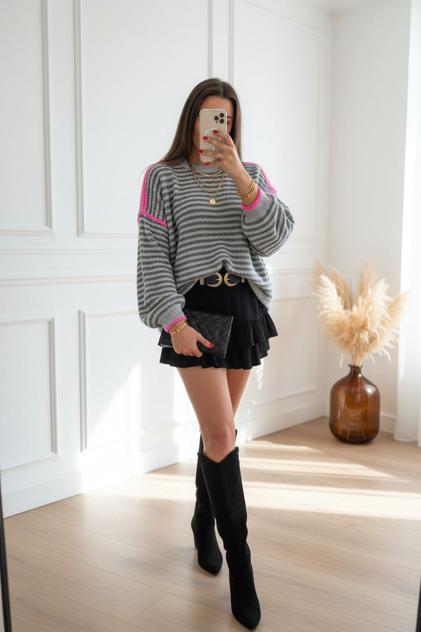 Pull Rayé ✦ Gris & Écru ✦ Détails Rose ✦ Coupe Oversize & Élégance Moderne La Chica