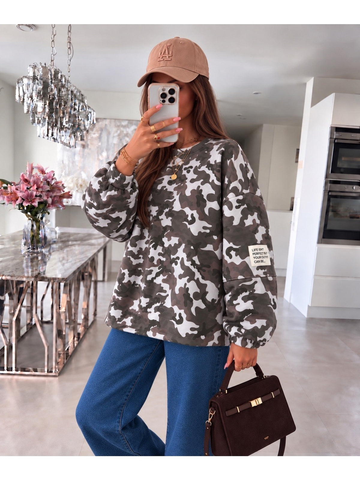 Pull oversize imprimé camouflage graphique et patch kaki pour femme, La Chica