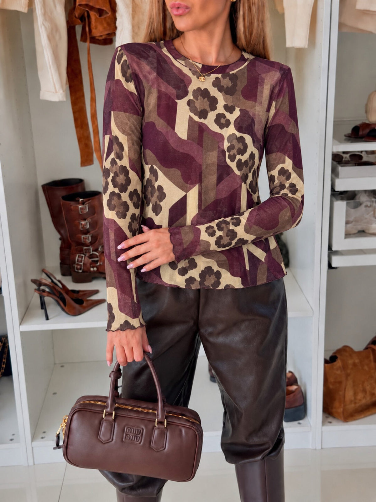 Top en cachemire imprimé léopard graphique manches longues bordeaux pour femme, La Chica
