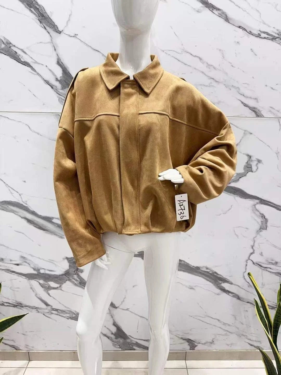 Veste bomber oversize en suédine camel pour femme – La Chica – vue 2
