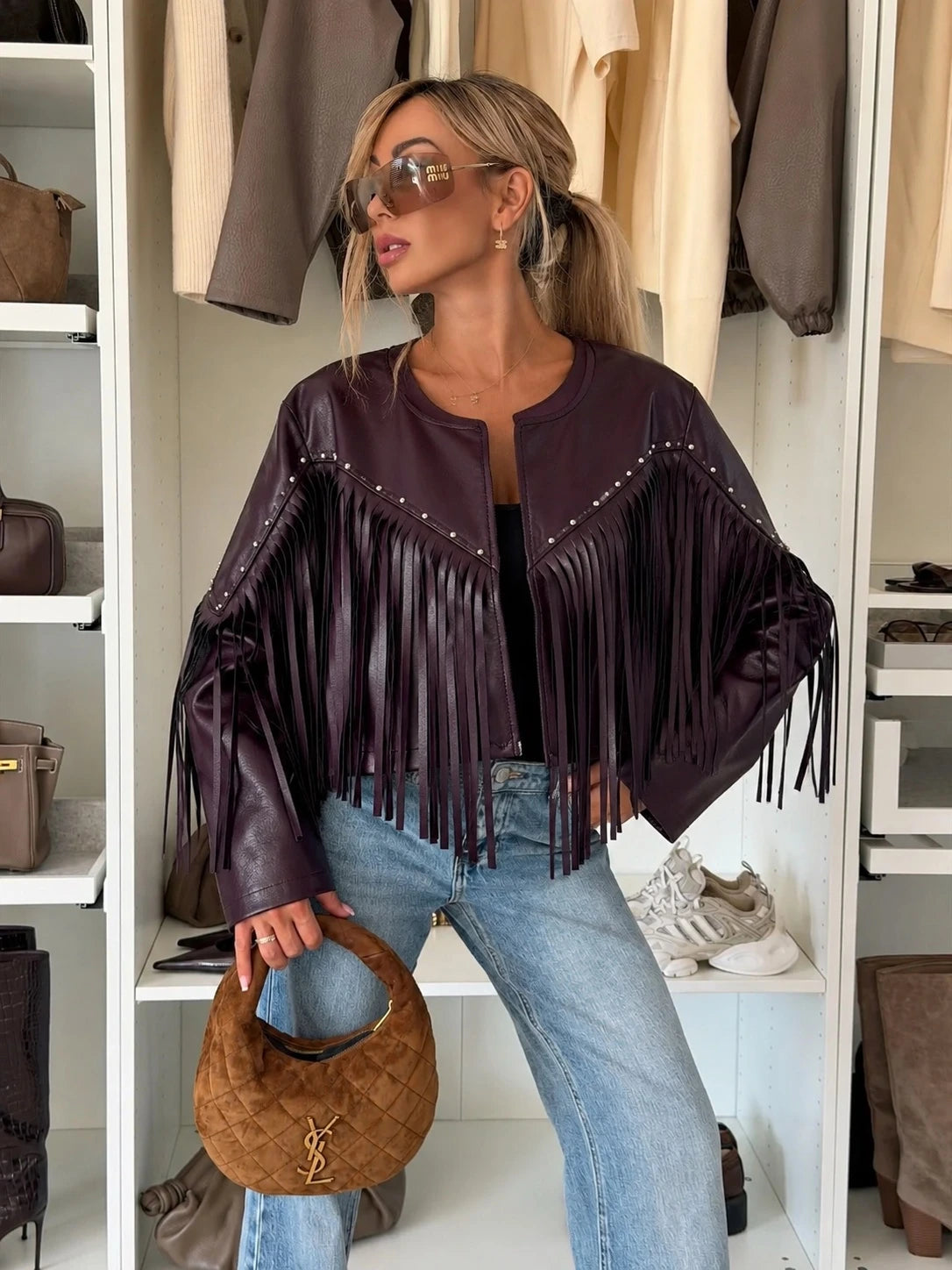 Veste courte en similicuir à franges et clous bordeaux pour femme – La Chica