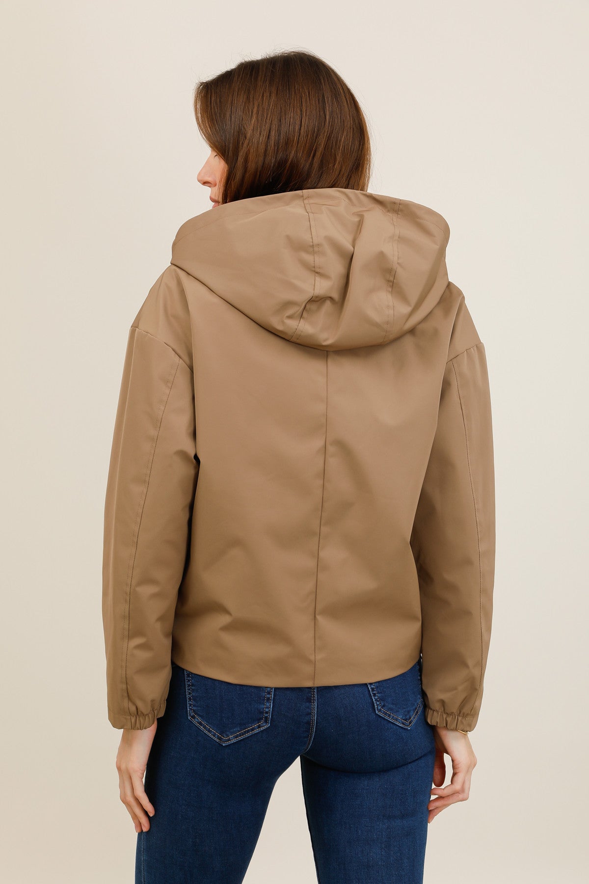 Veste imperméable courte mi-saison à capuche amovible camel pour femme – vue 4
