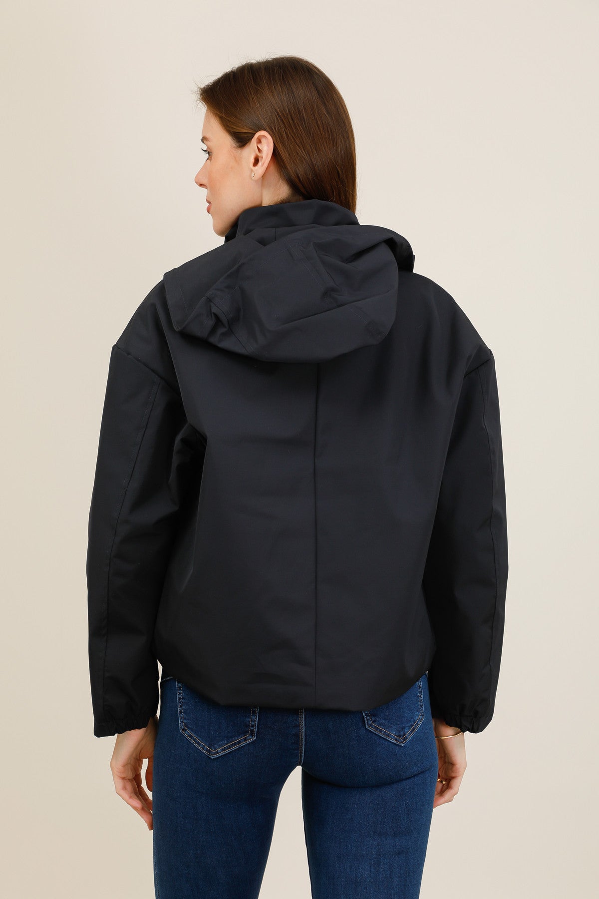 Veste imperméable courte mi-saison à capuche amovible marine pour femme – vue 4