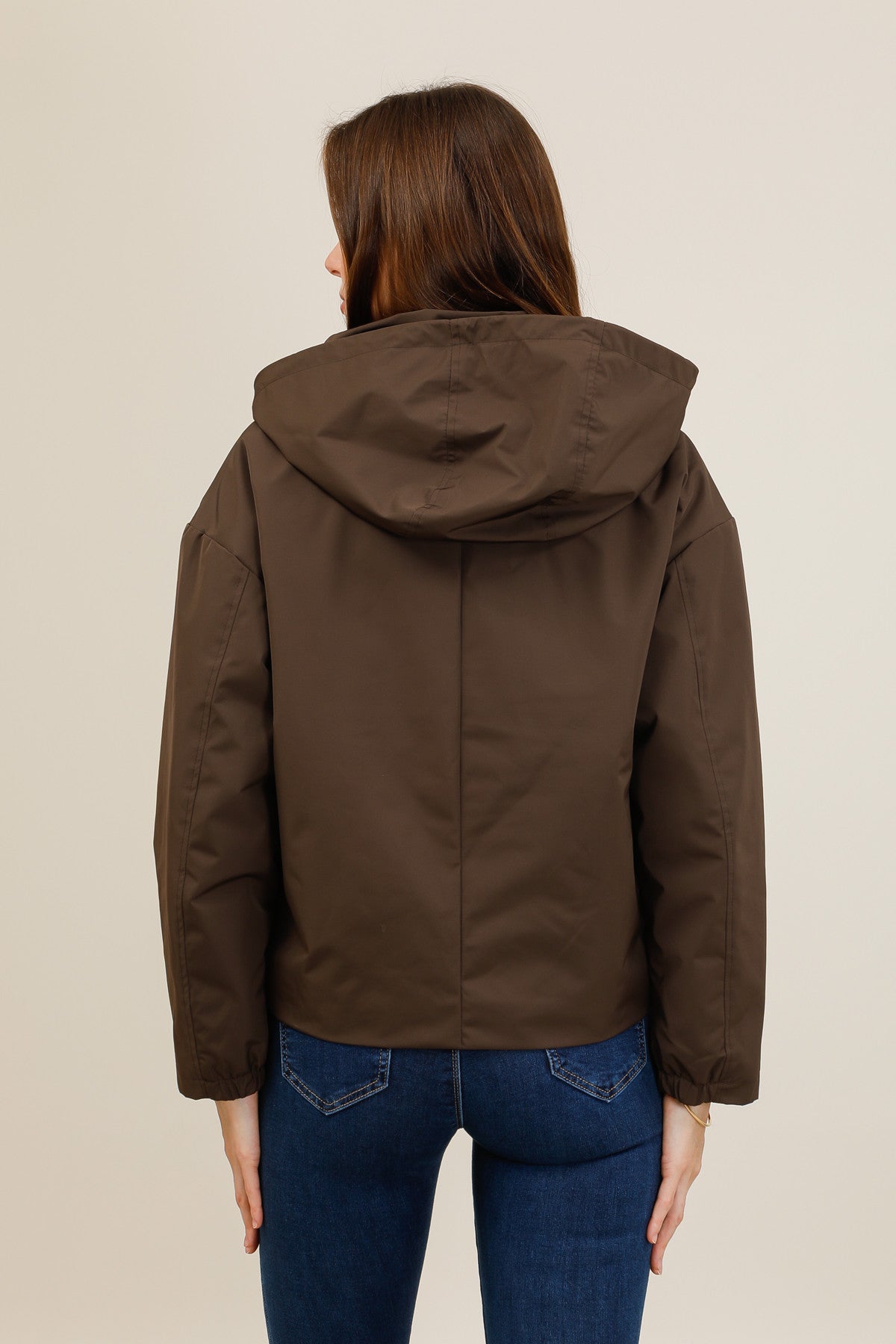 Veste imperméable courte mi-saison à capuche amovible marron pour femme – vue 4