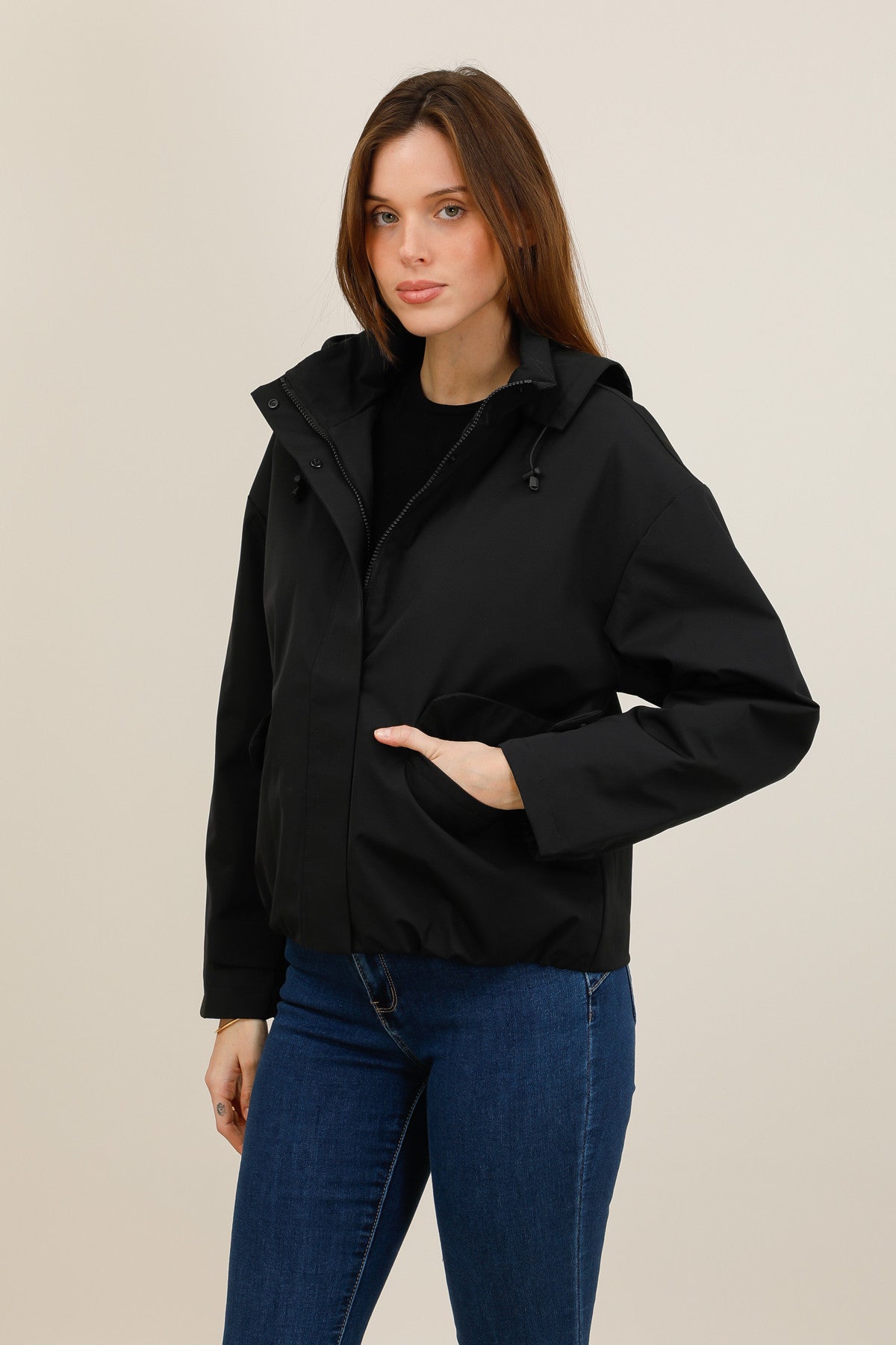 Veste imperméable courte mi-saison à capuche amovible noir pour femme – vue 1