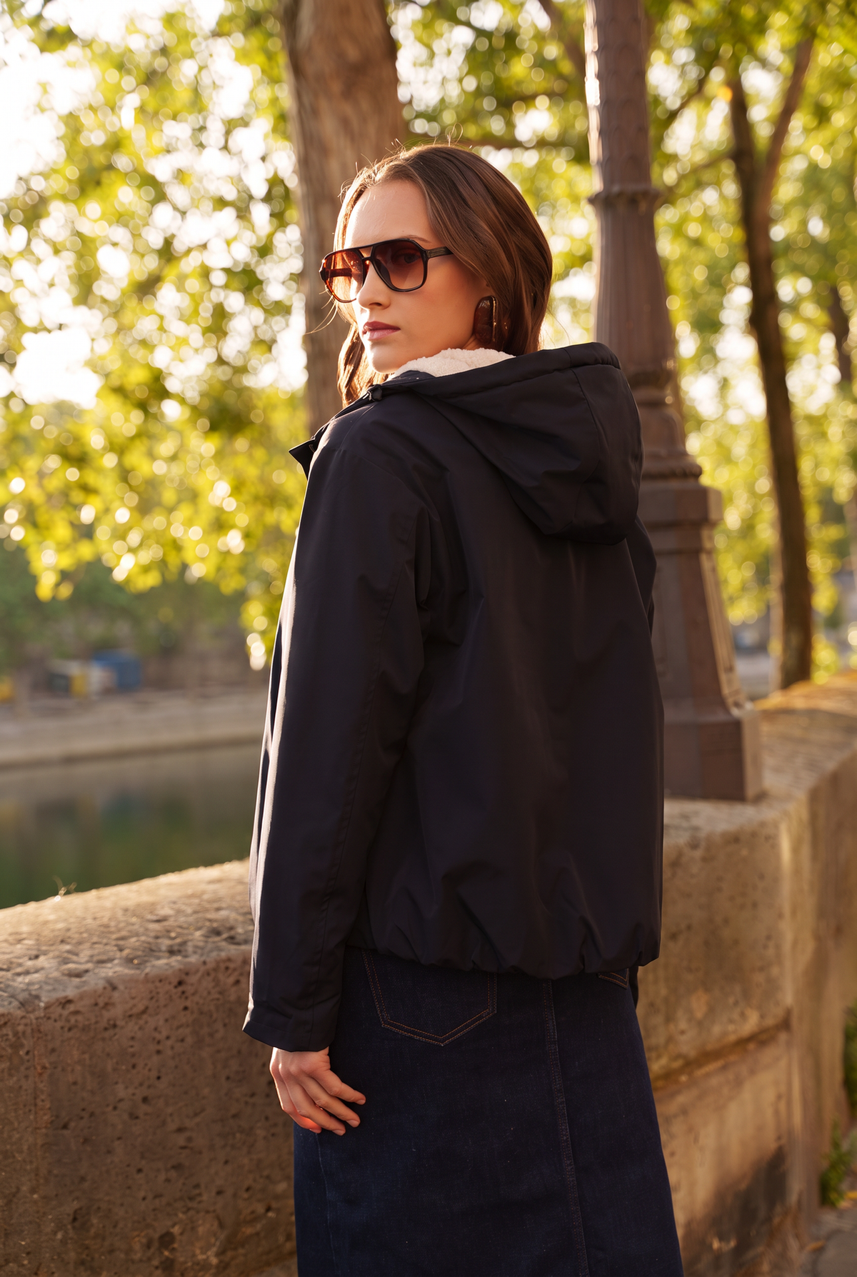 Veste imperméable fourrée à capuche noir pour femme – vue 3