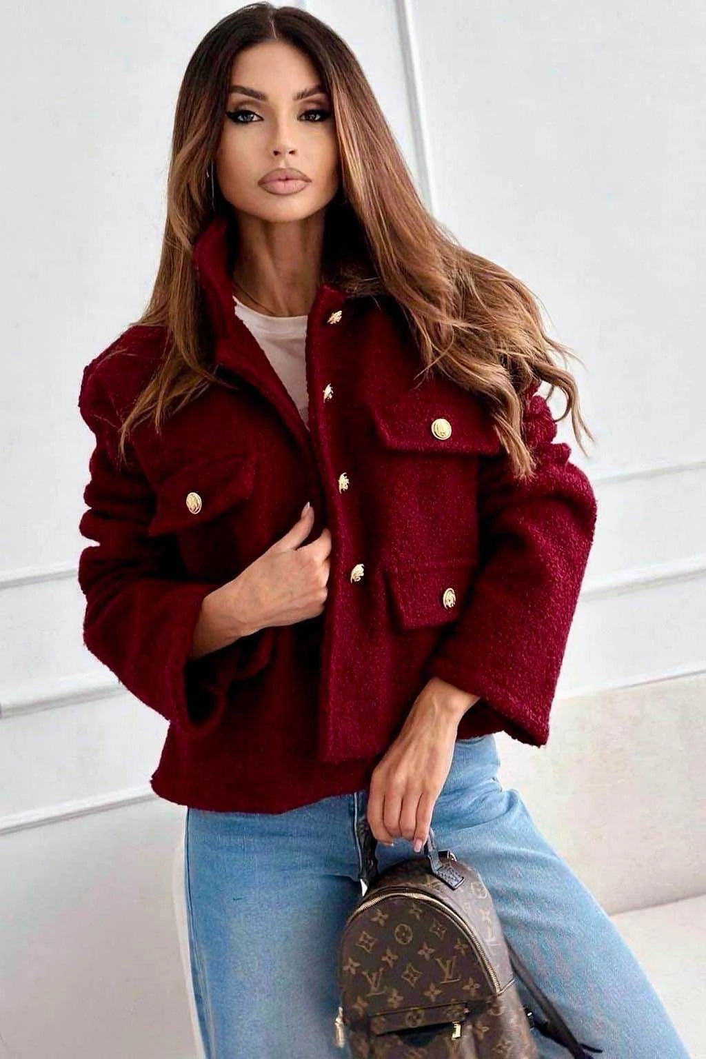 Veste teddy à boutons dorés bordeaux pour femme – La Chica