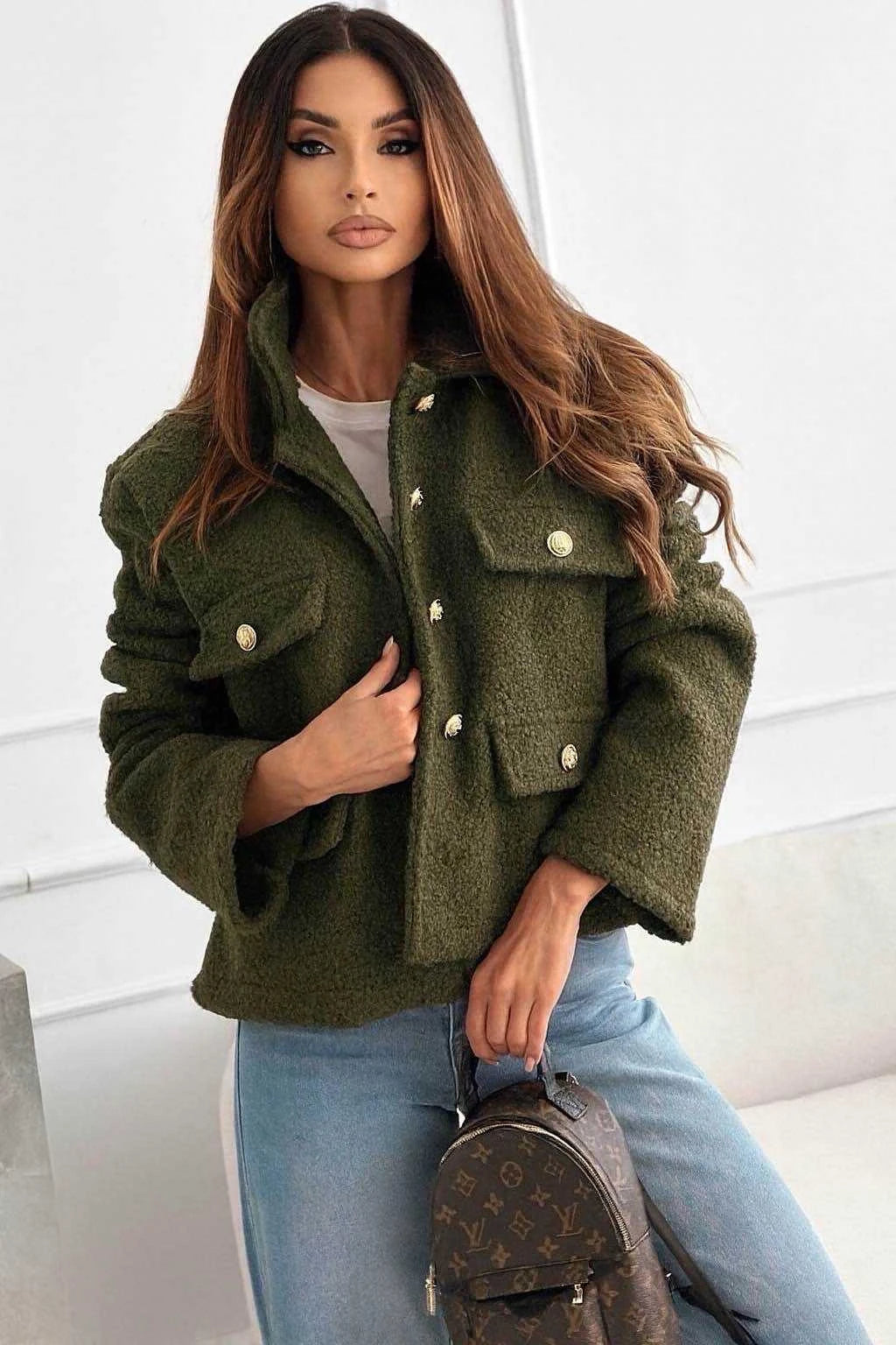 Veste teddy à boutons dorés kaki pour femme – La Chica