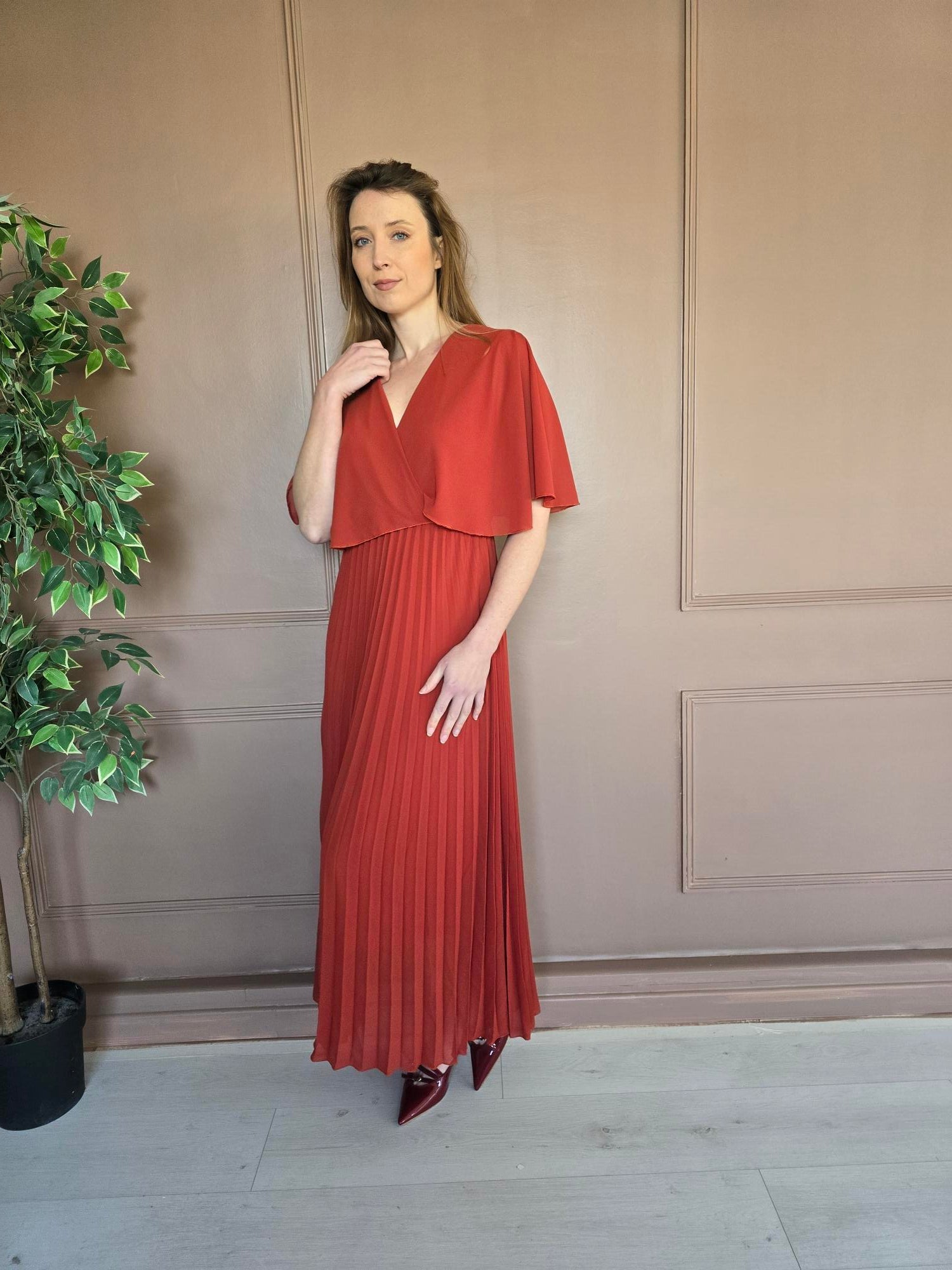 Robe longue plissée terracotta détail – La Chica