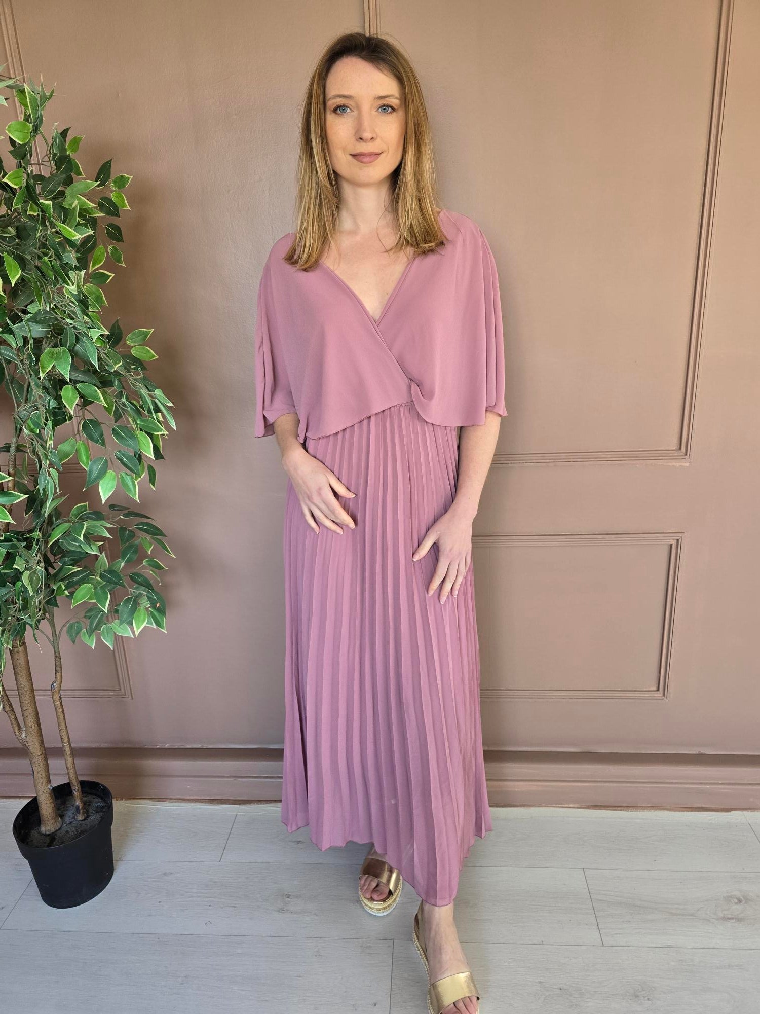 Robe longue plissée à cape femme – La Chica