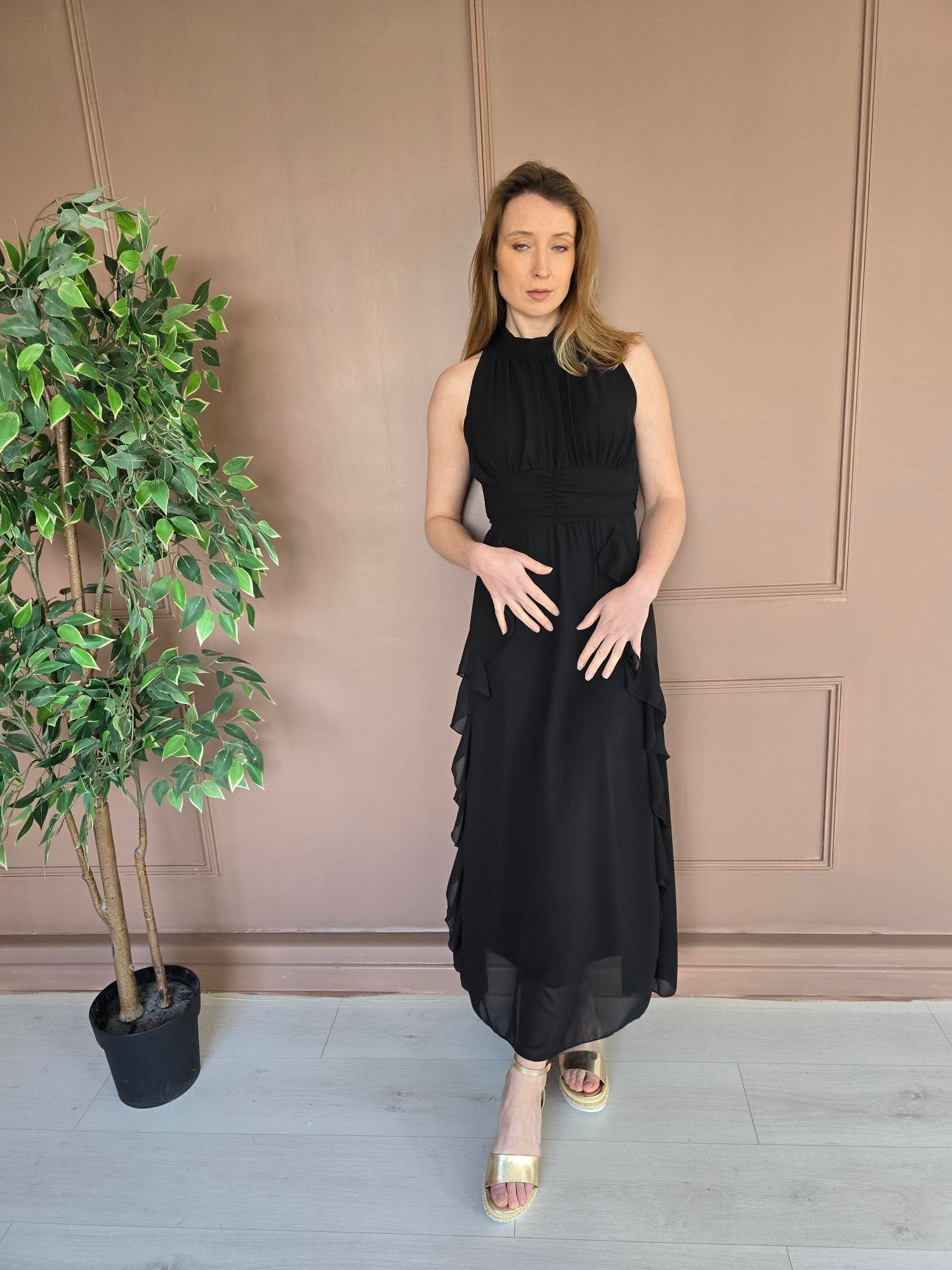 Femme portant robe longue multicolore – La Chica