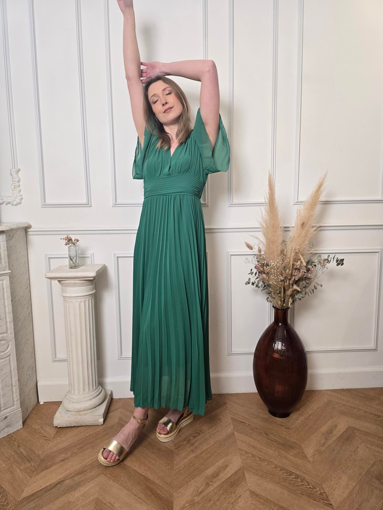 Robe Longue Vert Forêt — Col V Croisé, Ceinture Froncée & Jupe Plissée La Chica