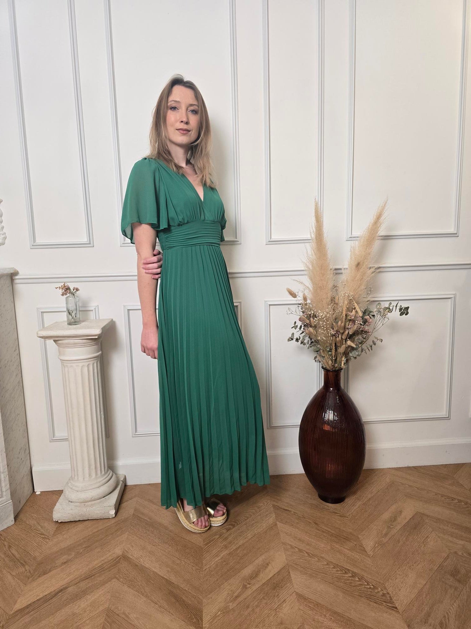 Robe Longue Vert Forêt — Col V Croisé, Ceinture Froncée & Jupe Plissée La Chica