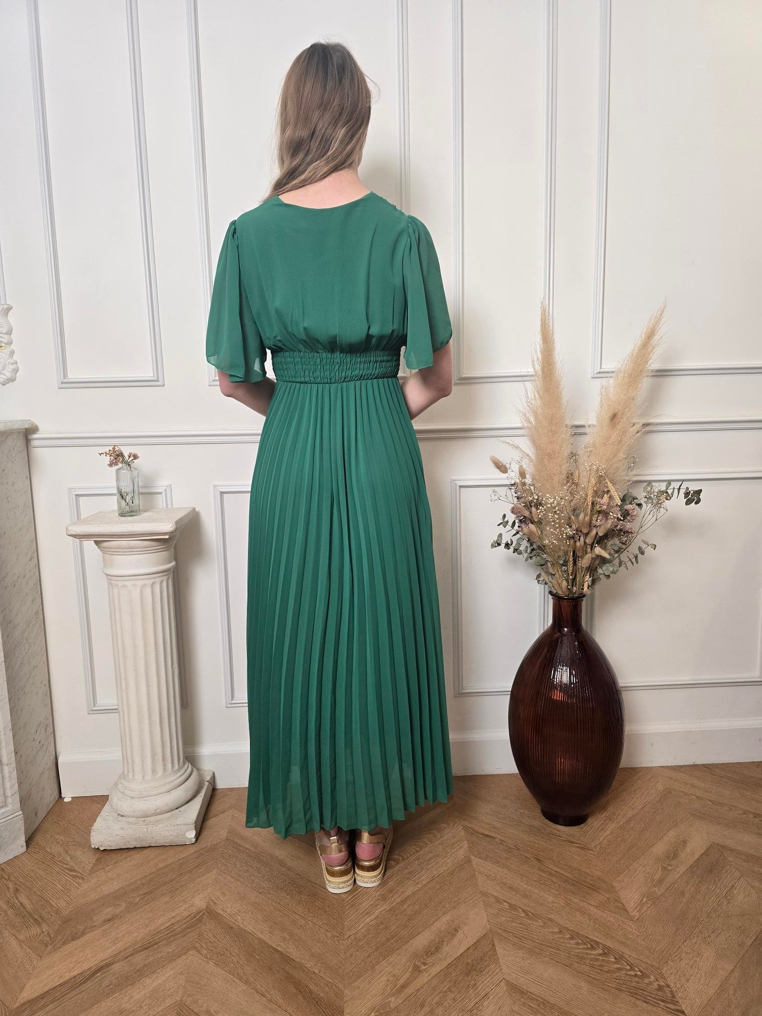 Robe Longue Vert Forêt — Col V Croisé, Ceinture Froncée & Jupe Plissée La Chica