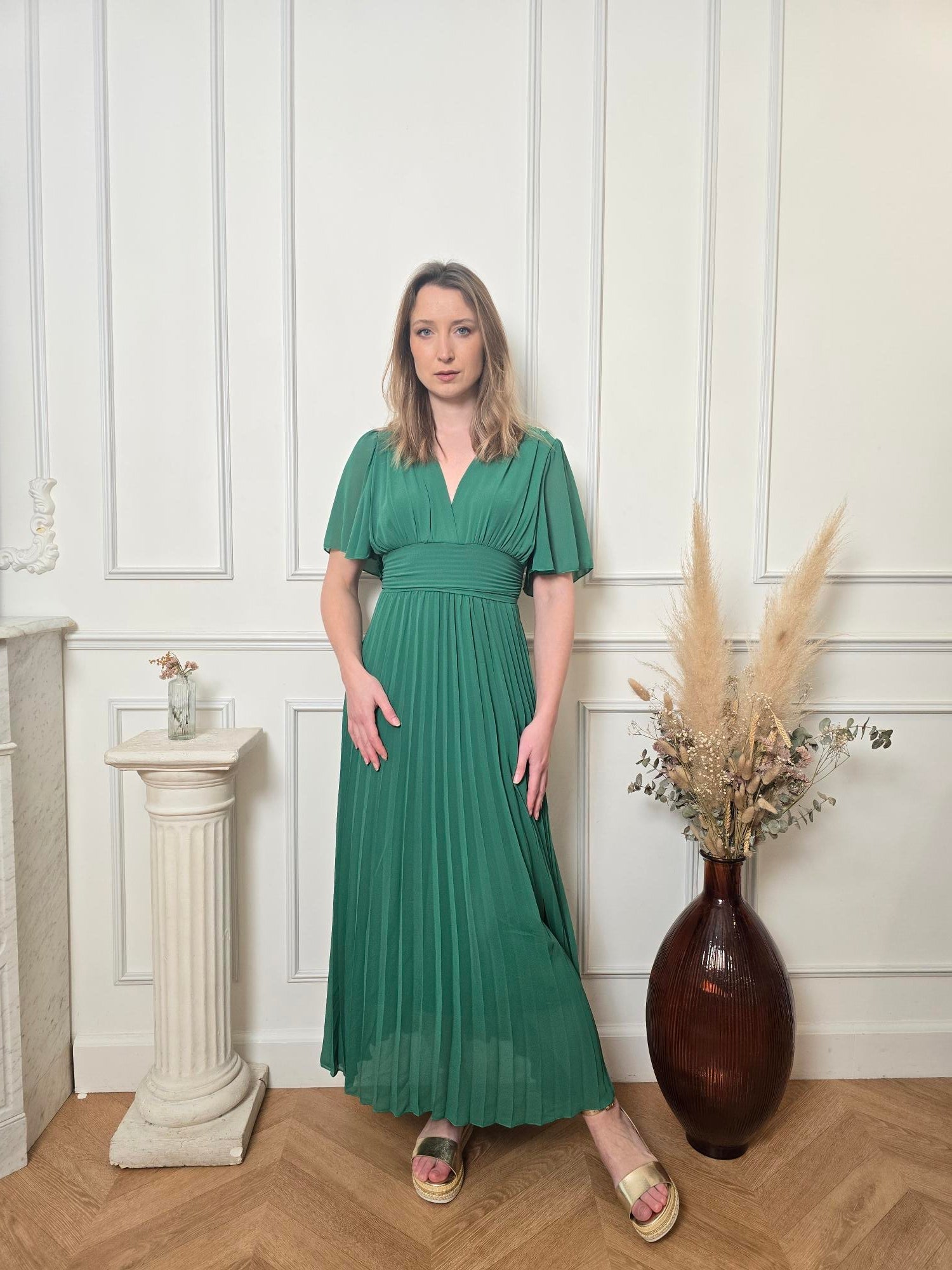 Robe Longue Vert Forêt — Col V Croisé, Ceinture Froncée & Jupe Plissée La Chica