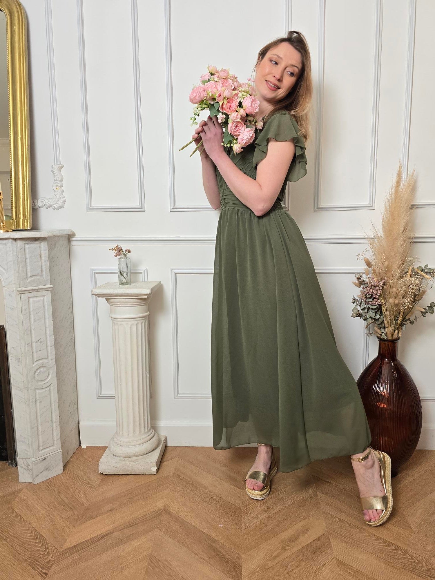 Robe Longue kaki — Col V Croisé, Ceinture Froncée & Manches Papillon La Chica