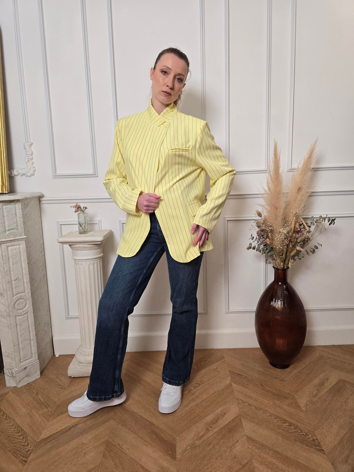 Blazer jaune détail – La Chica